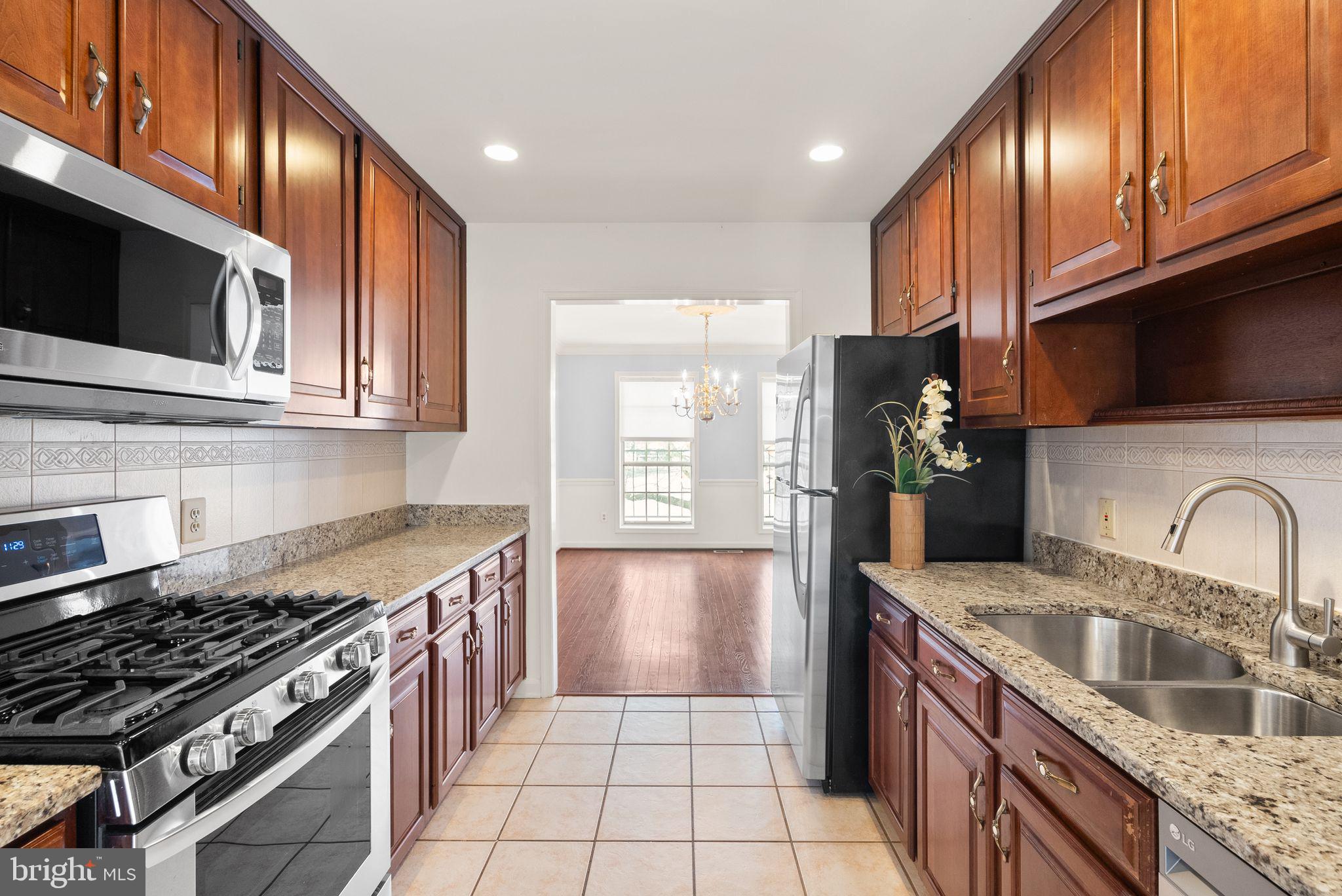 MCLEAN MEWS - Residential Lease