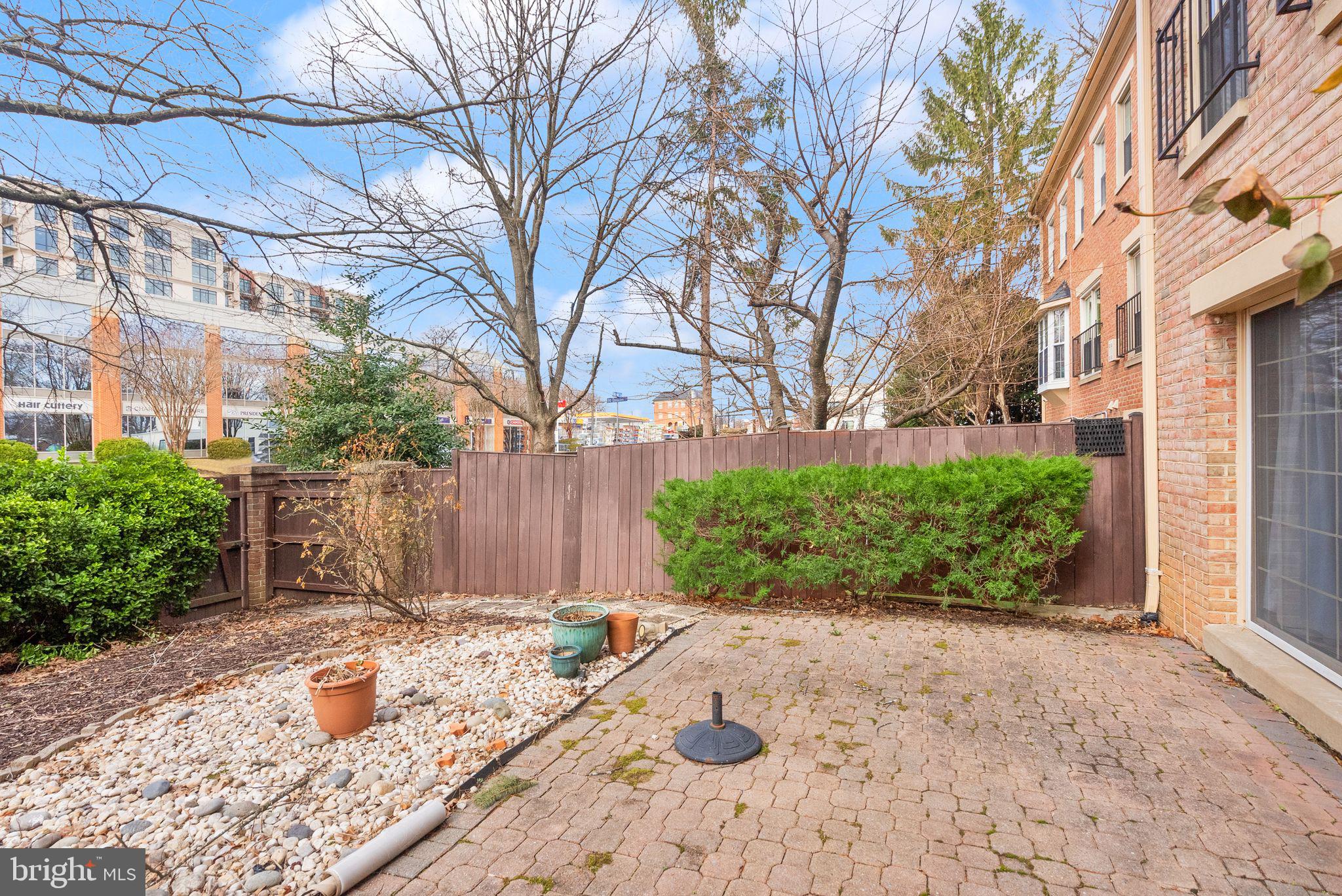 MCLEAN MEWS - Residential Lease