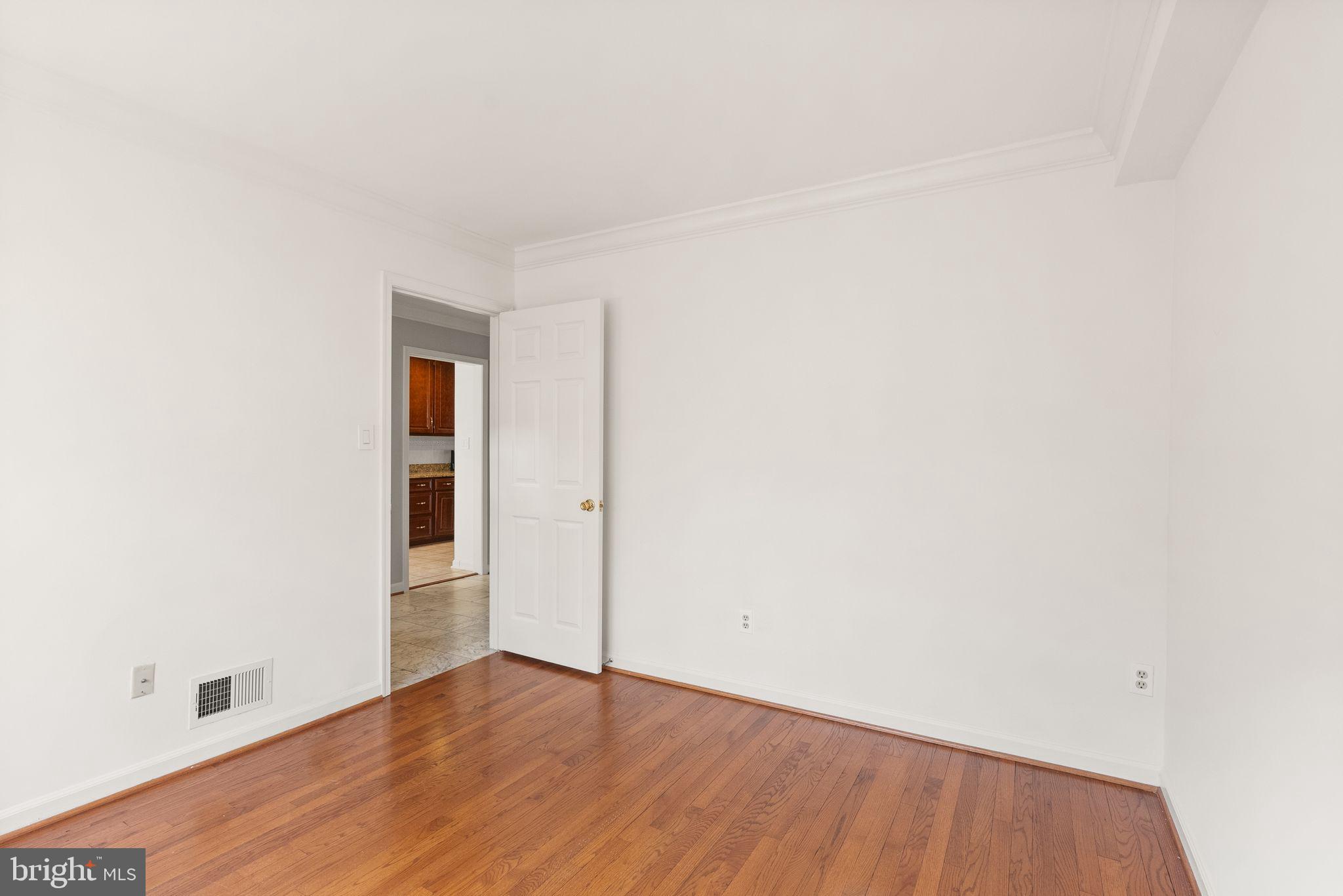 MCLEAN MEWS - Residential Lease