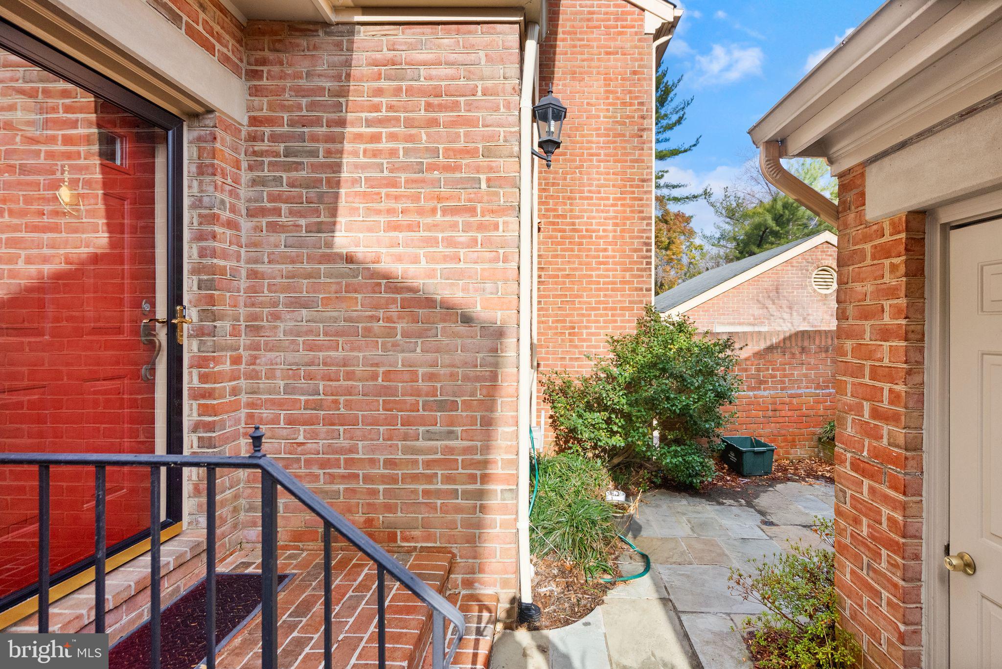 MCLEAN MEWS - Residential Lease