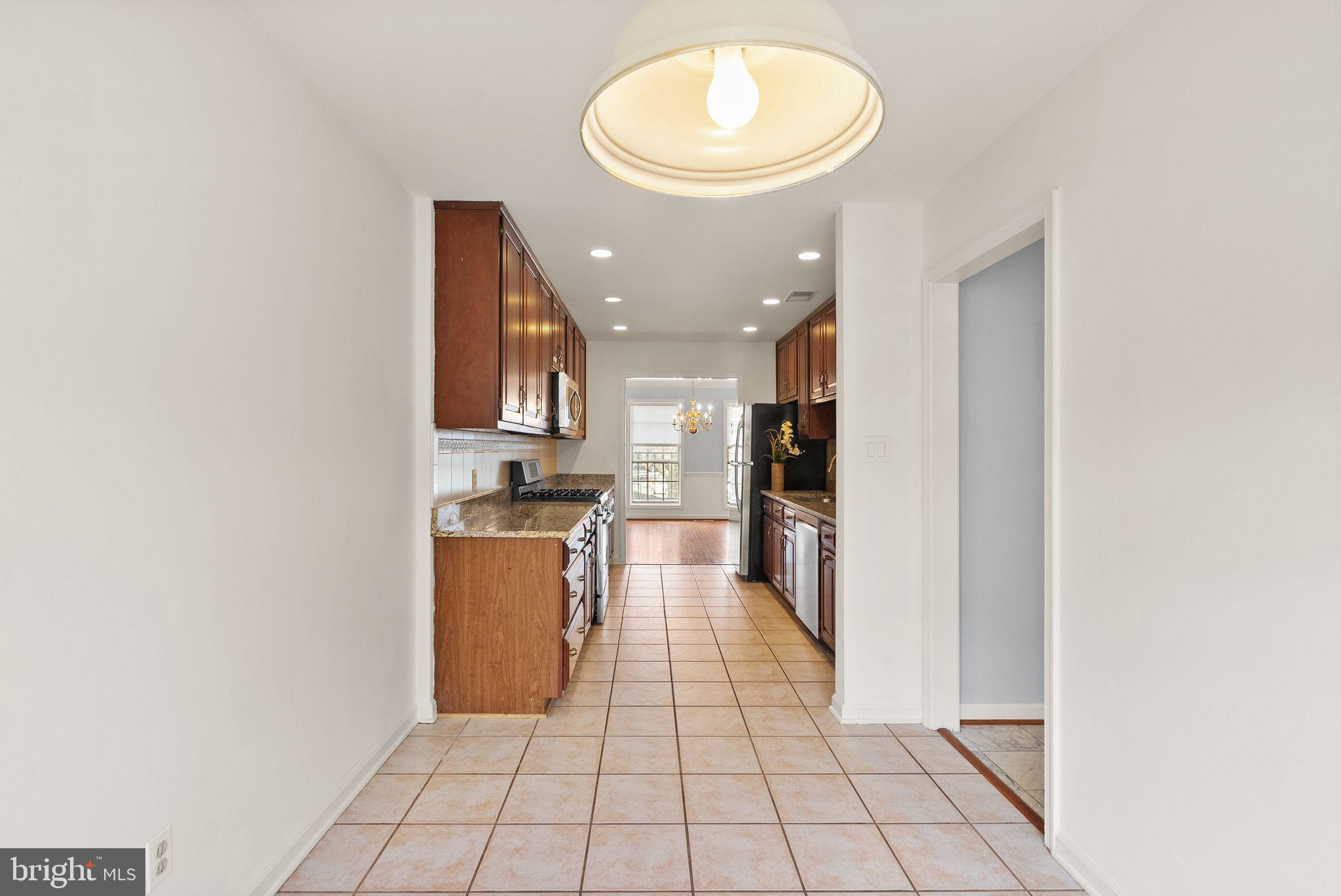 MCLEAN MEWS - Residential Lease