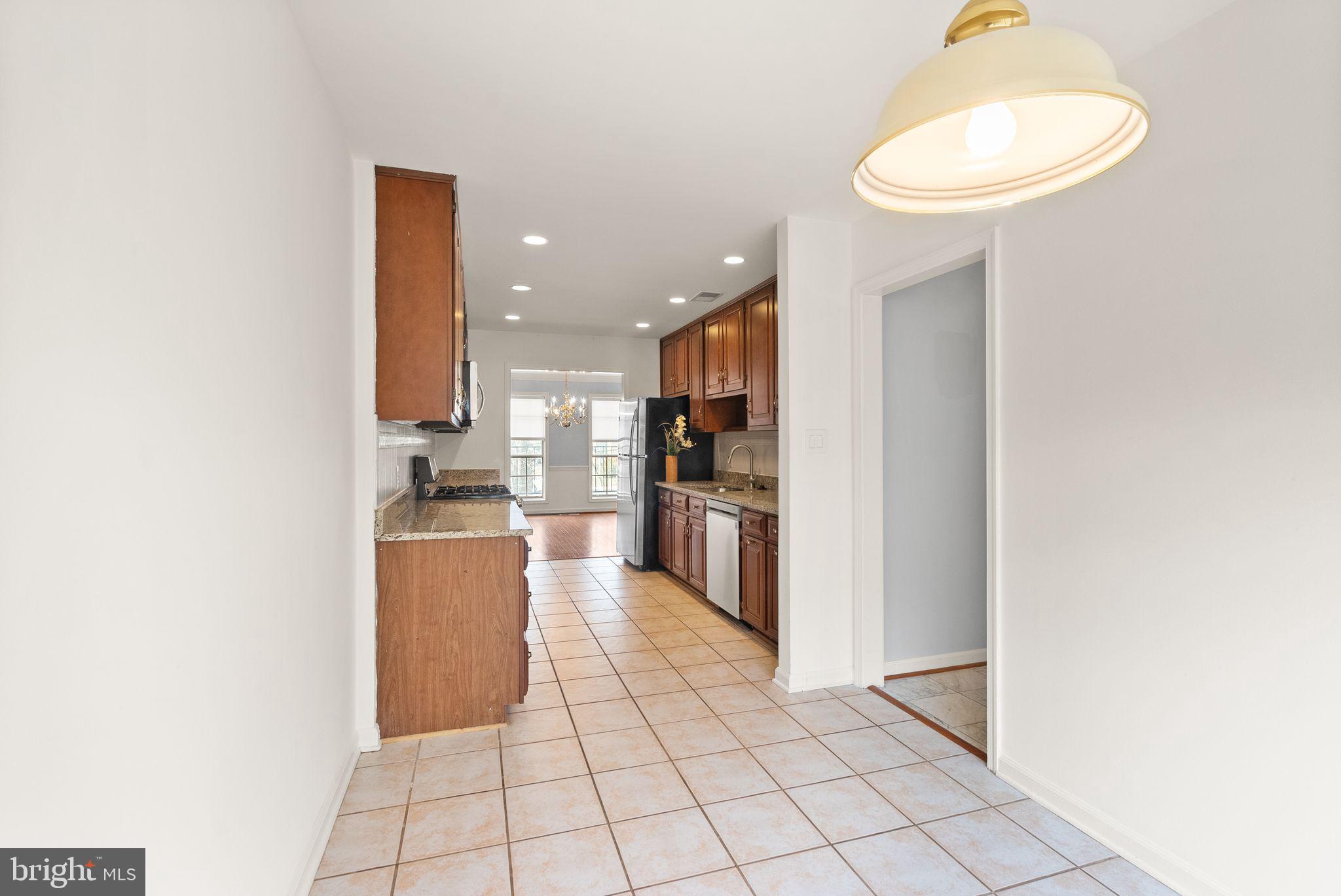 MCLEAN MEWS - Residential Lease