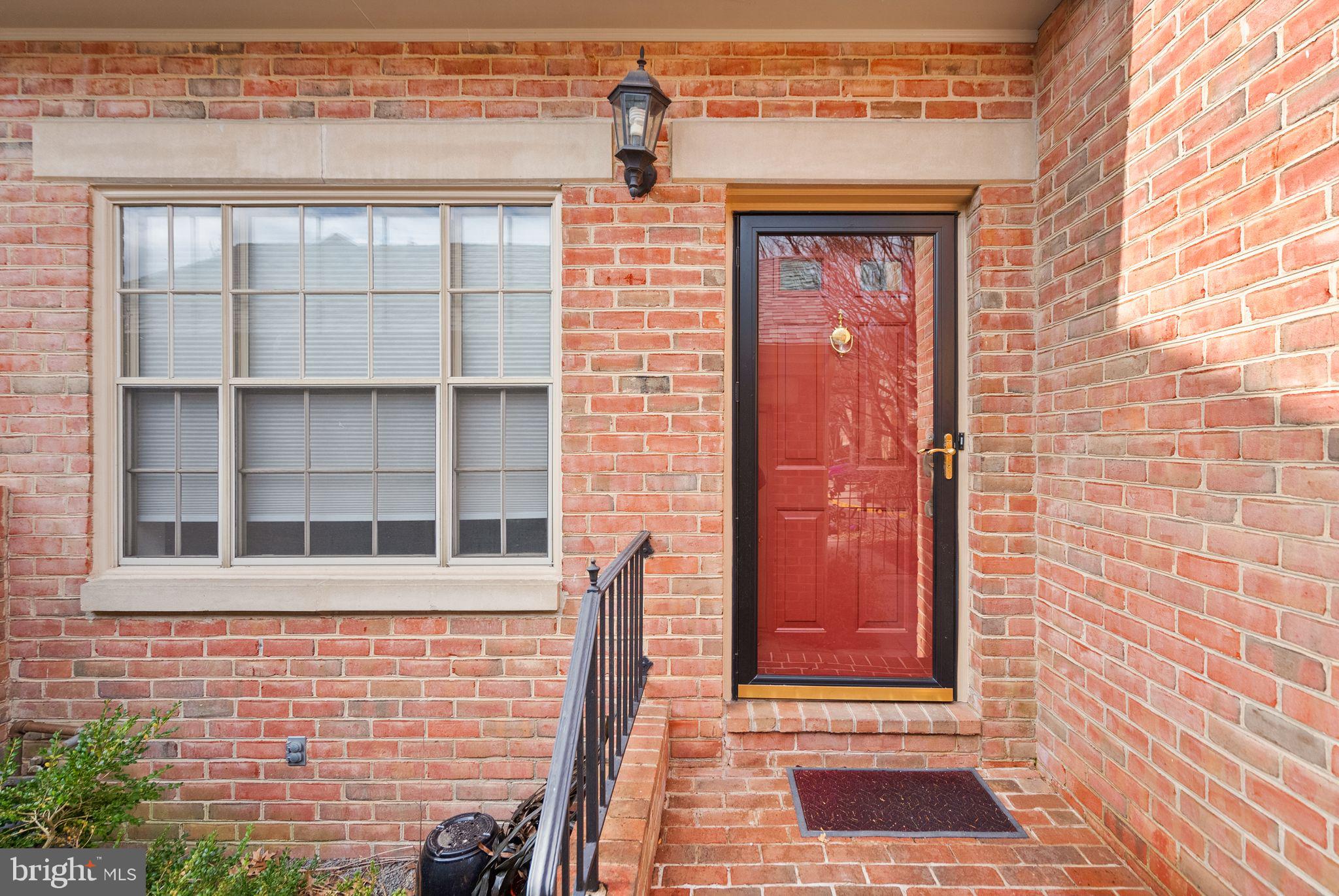 MCLEAN MEWS - Residential Lease