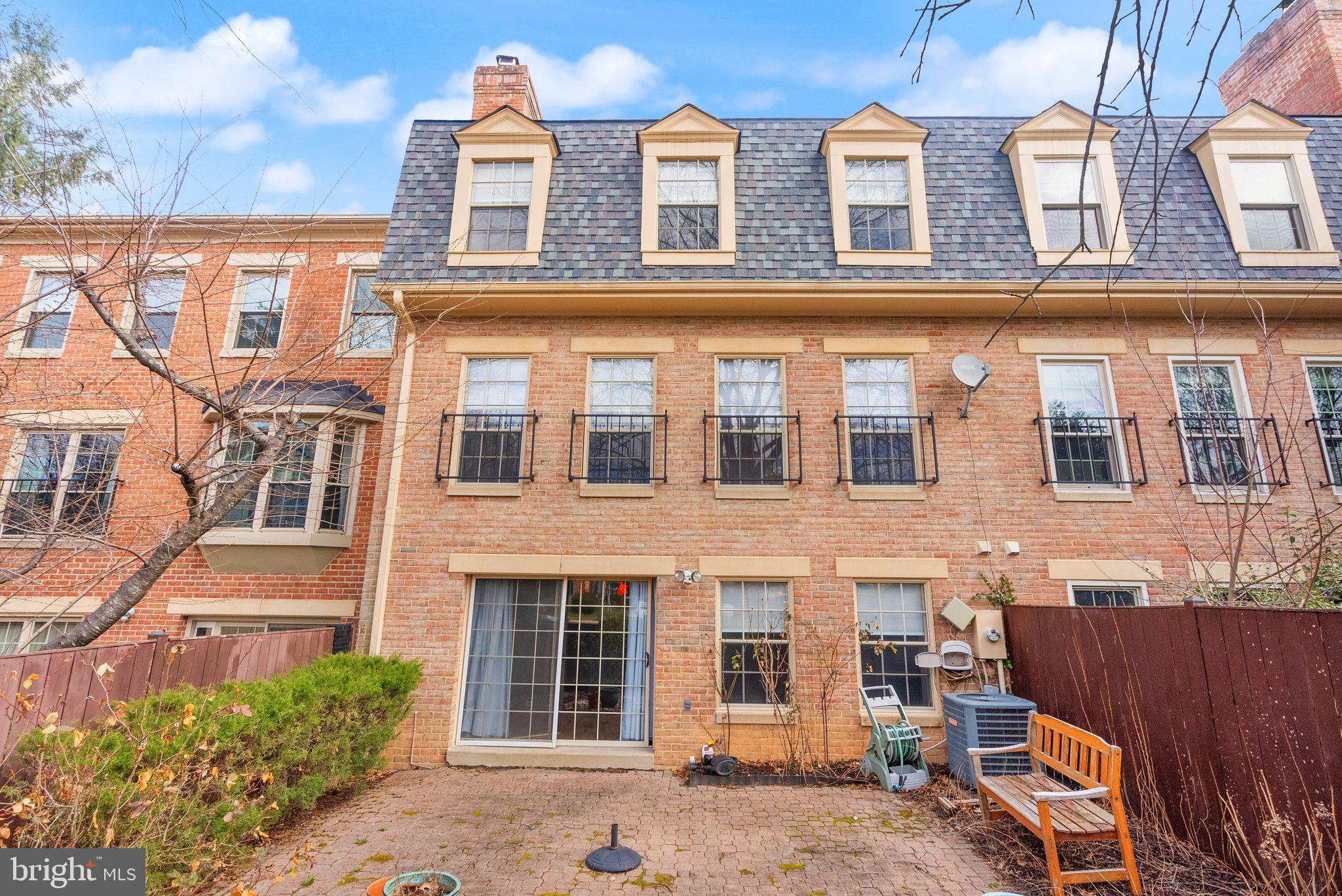 MCLEAN MEWS - Residential Lease