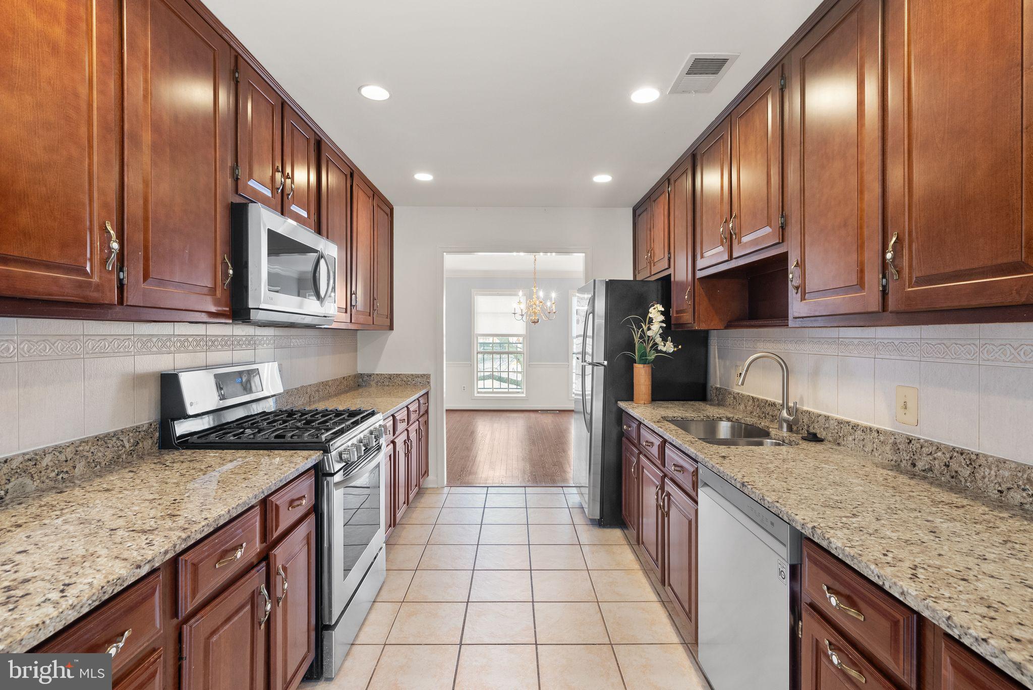 MCLEAN MEWS - Residential Lease