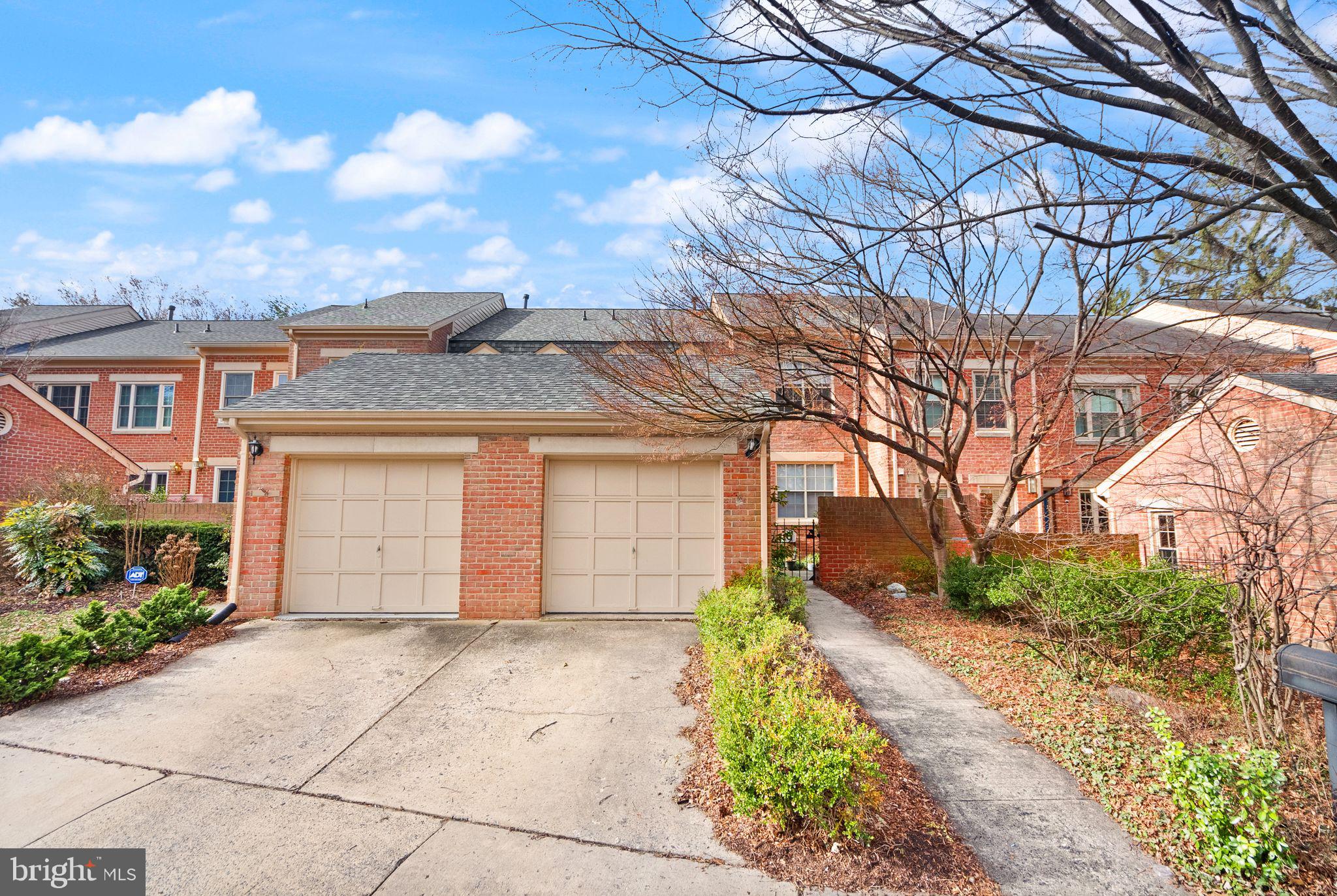 MCLEAN MEWS - Residential Lease