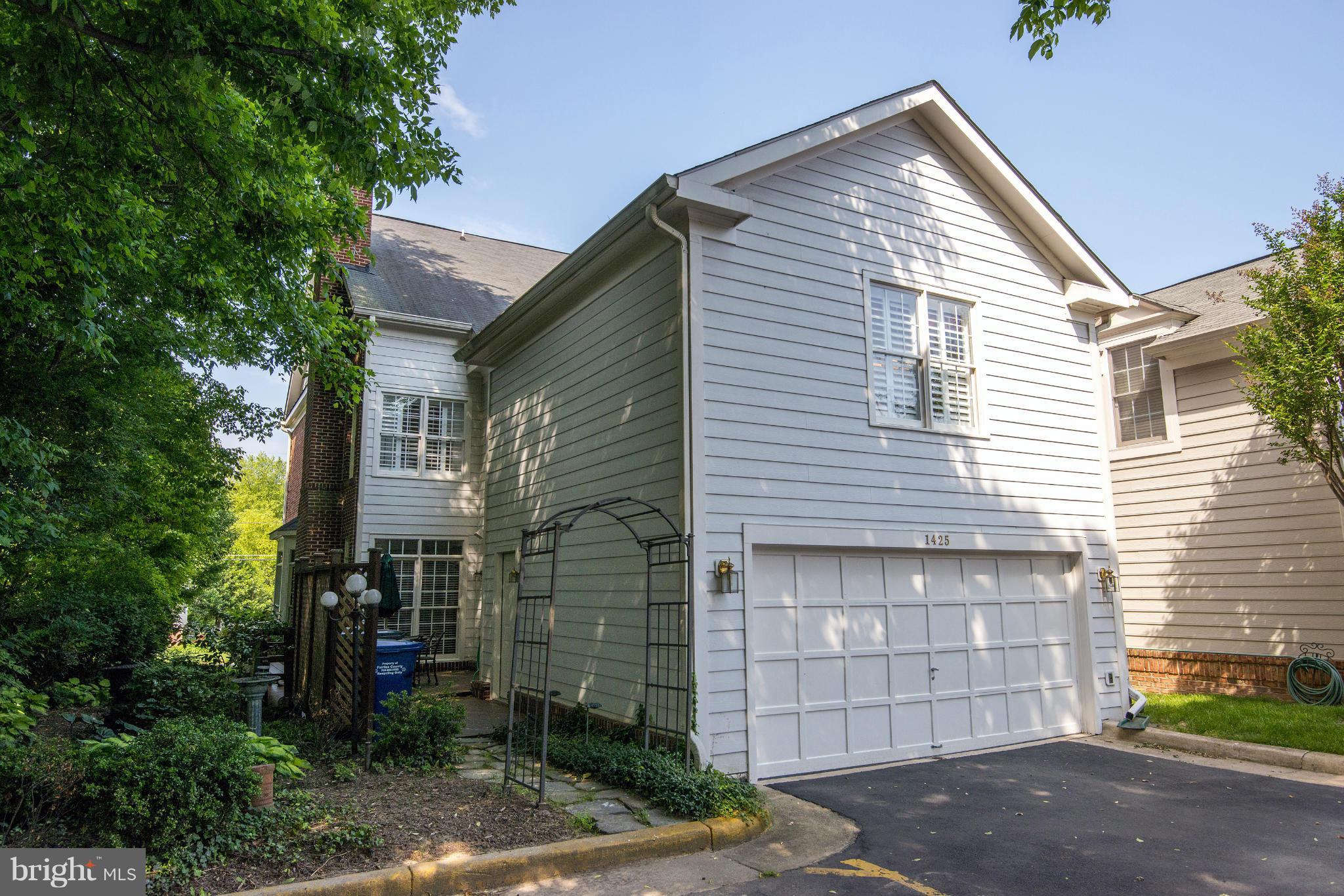 MCLEAN VILLAGE - Residential