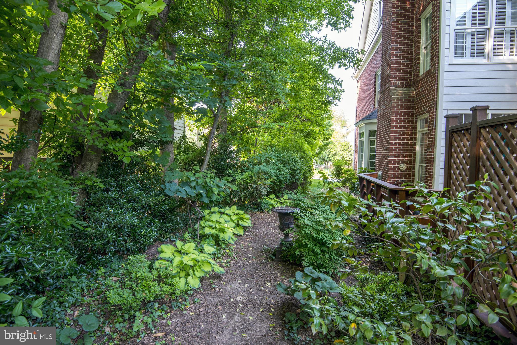 MCLEAN VILLAGE - Residential