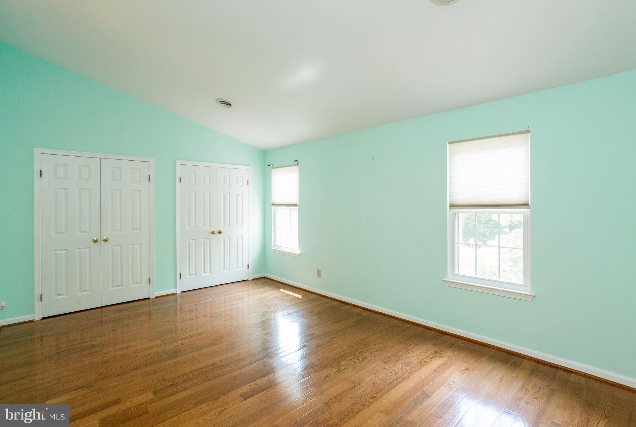 SPRING KNOLL - Residential