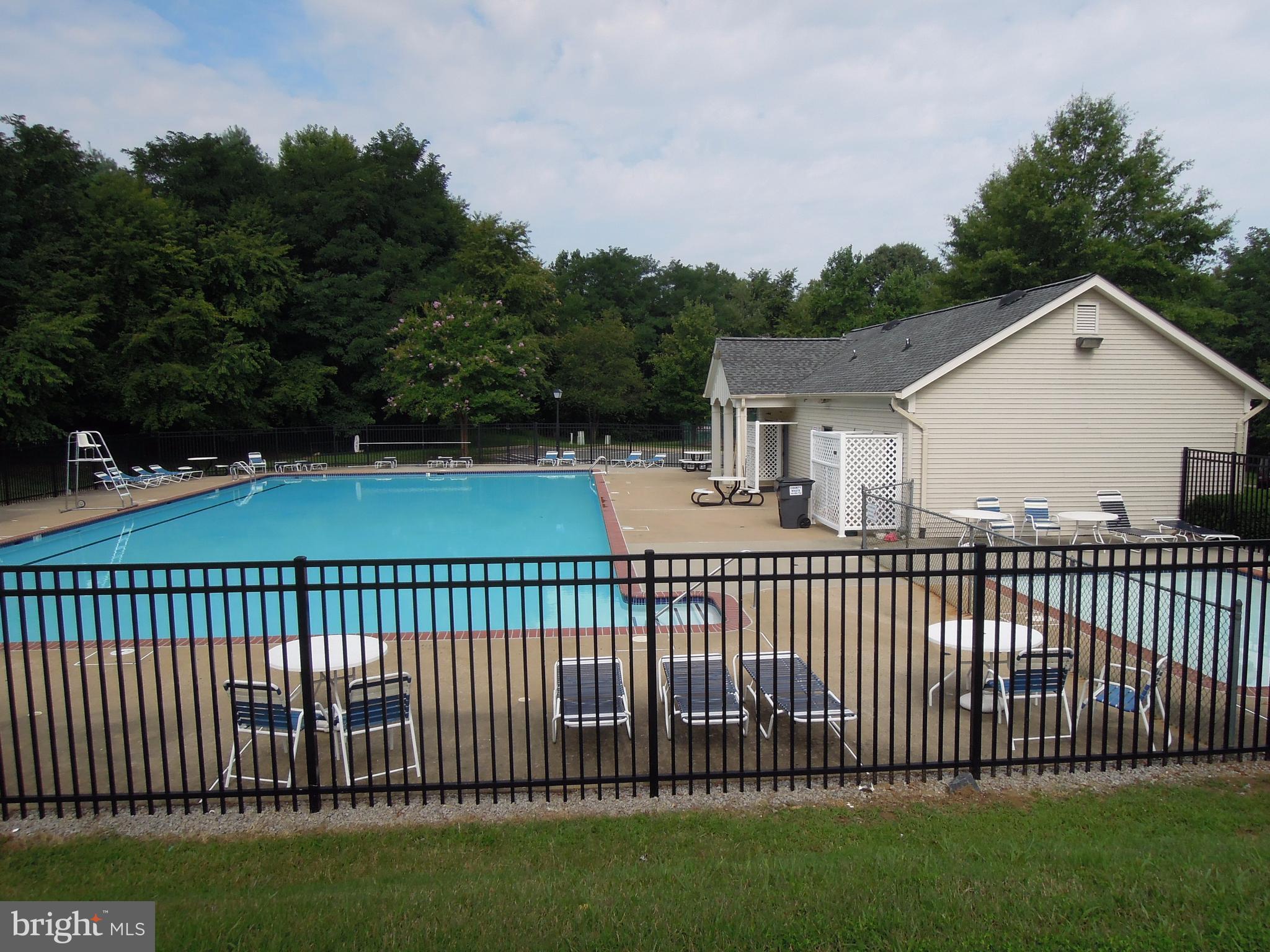 SPRING KNOLL - Residential