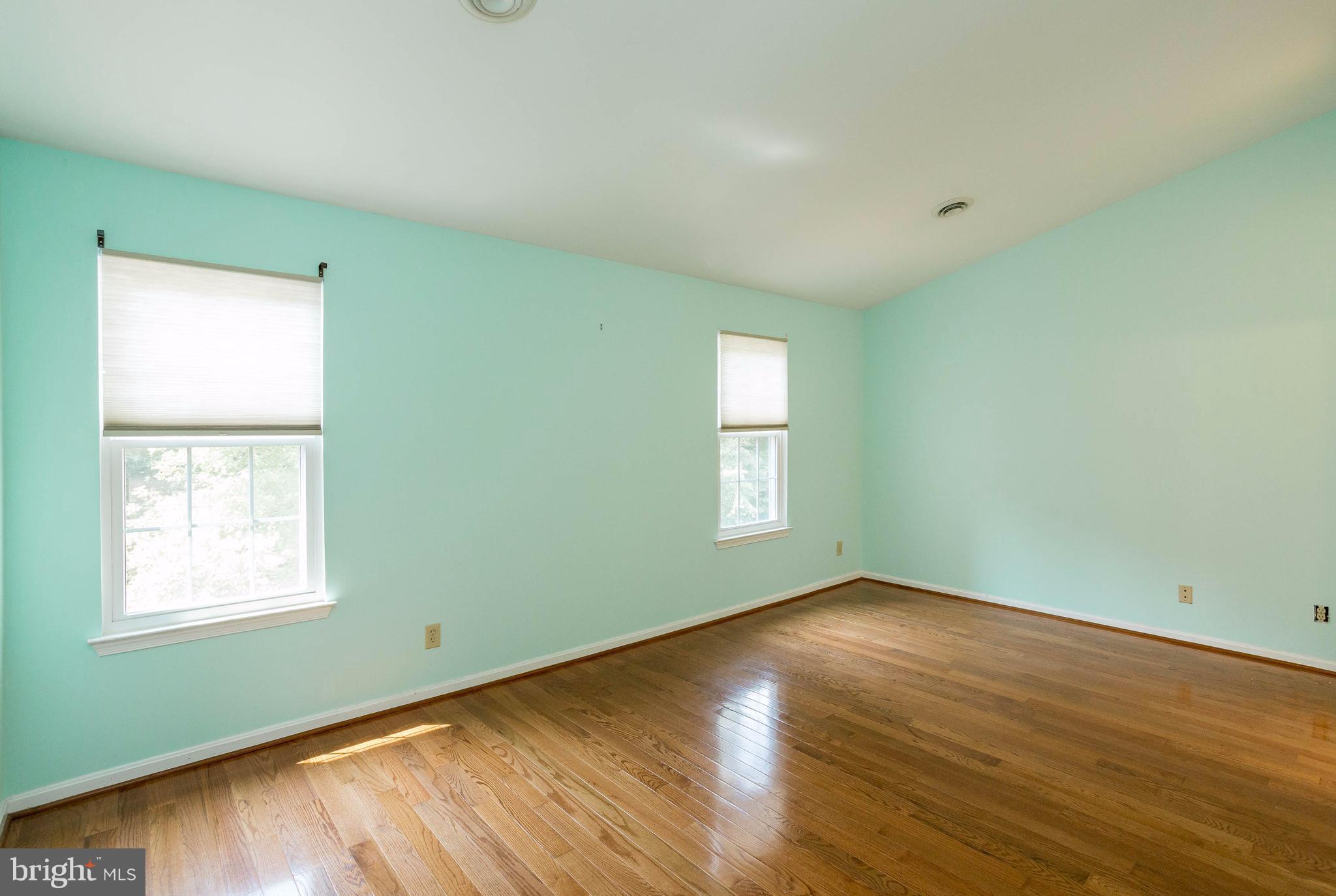 SPRING KNOLL - Residential