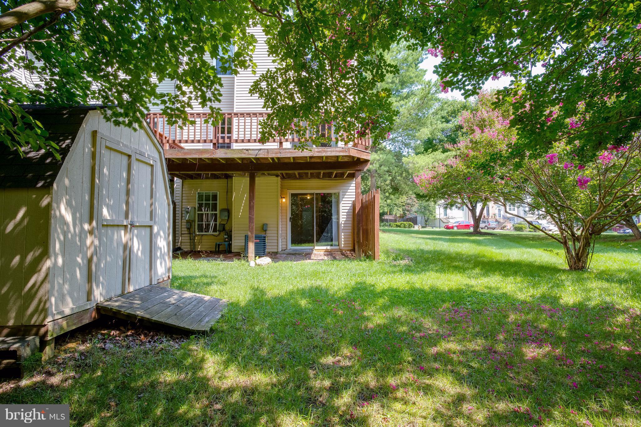 SPRING KNOLL - Residential