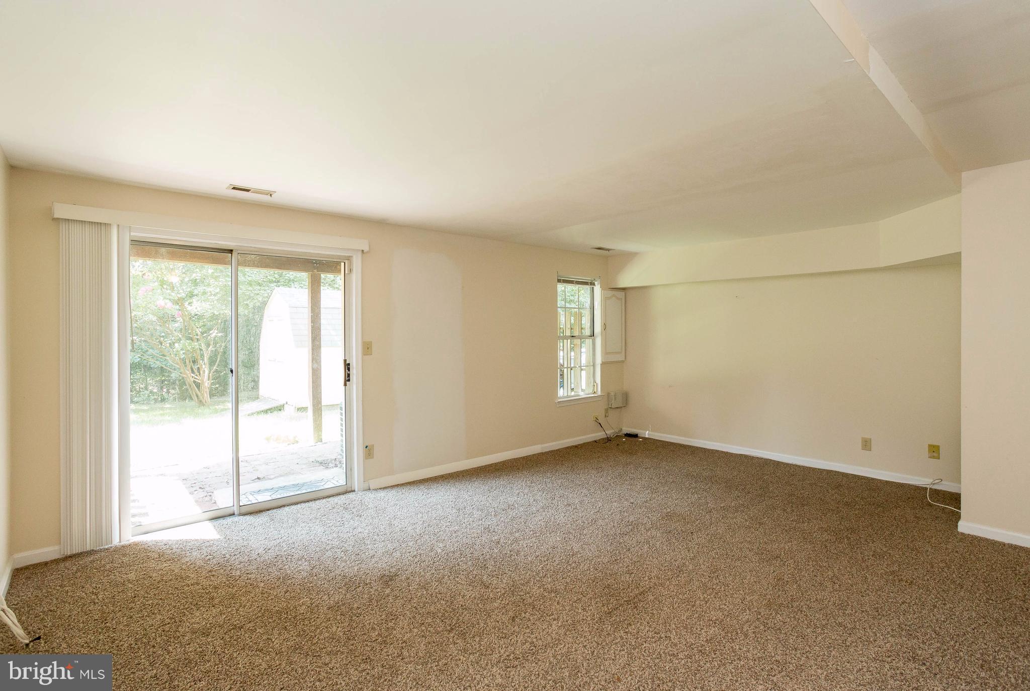 SPRING KNOLL - Residential