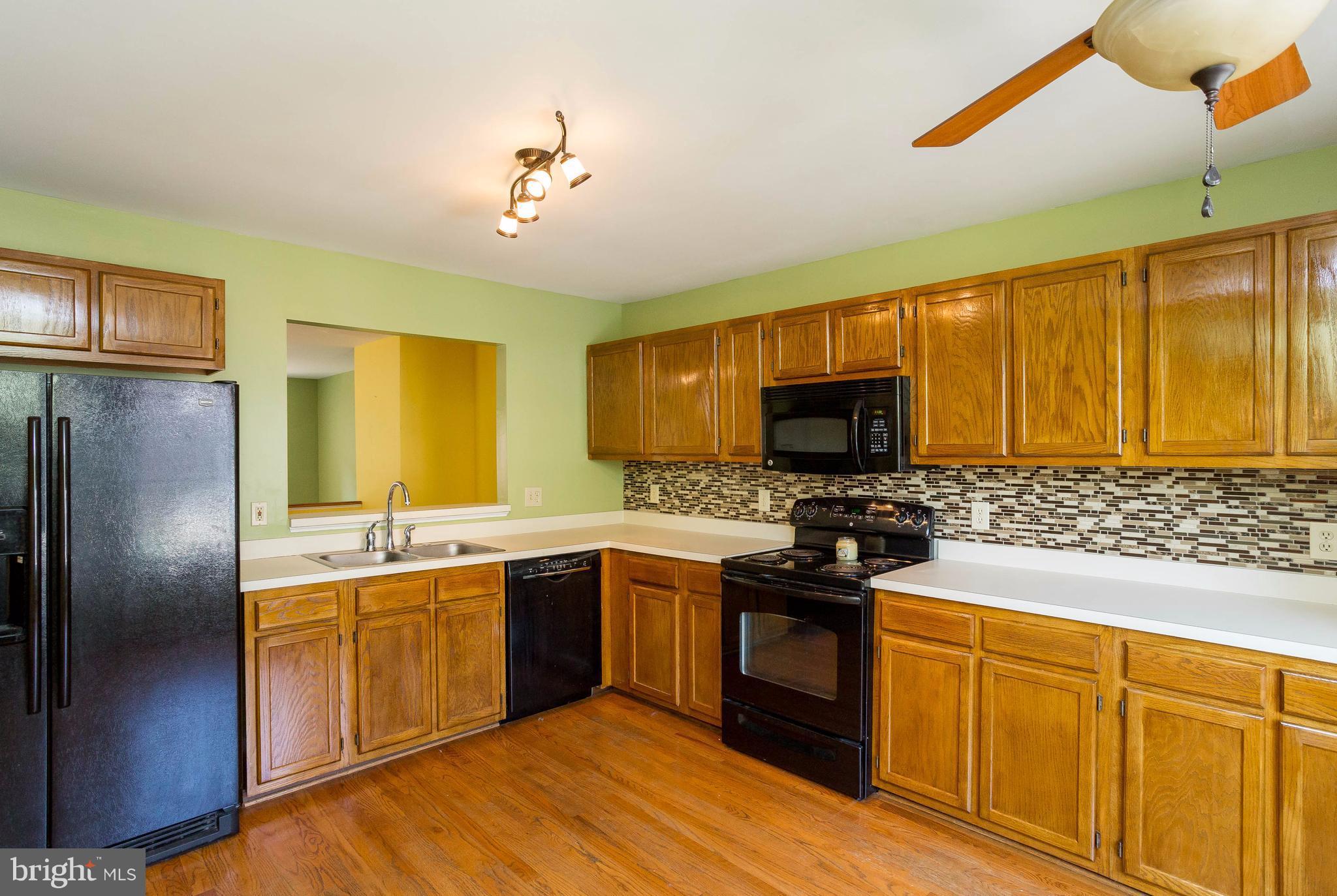 SPRING KNOLL - Residential