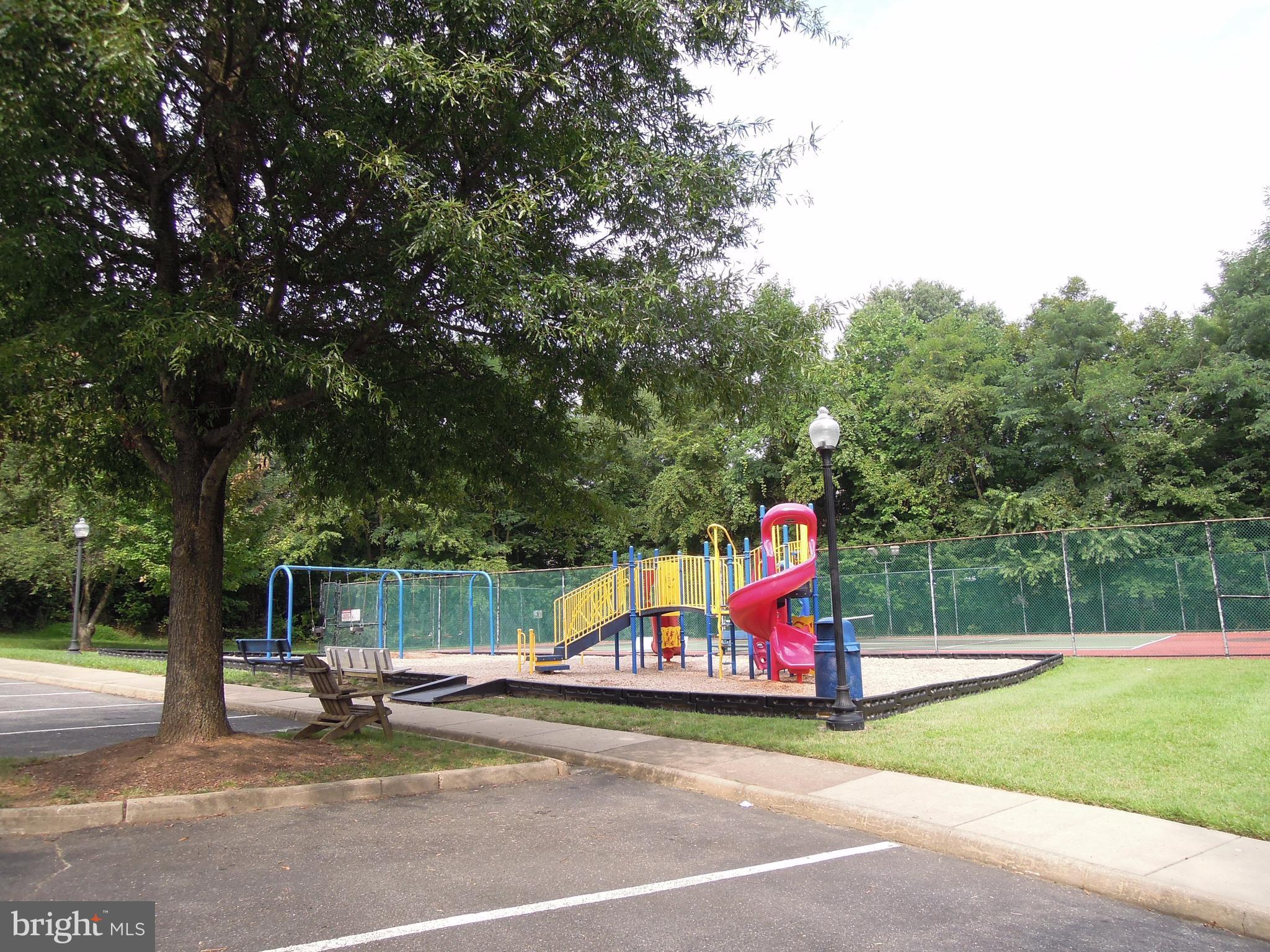 SPRING KNOLL - Residential