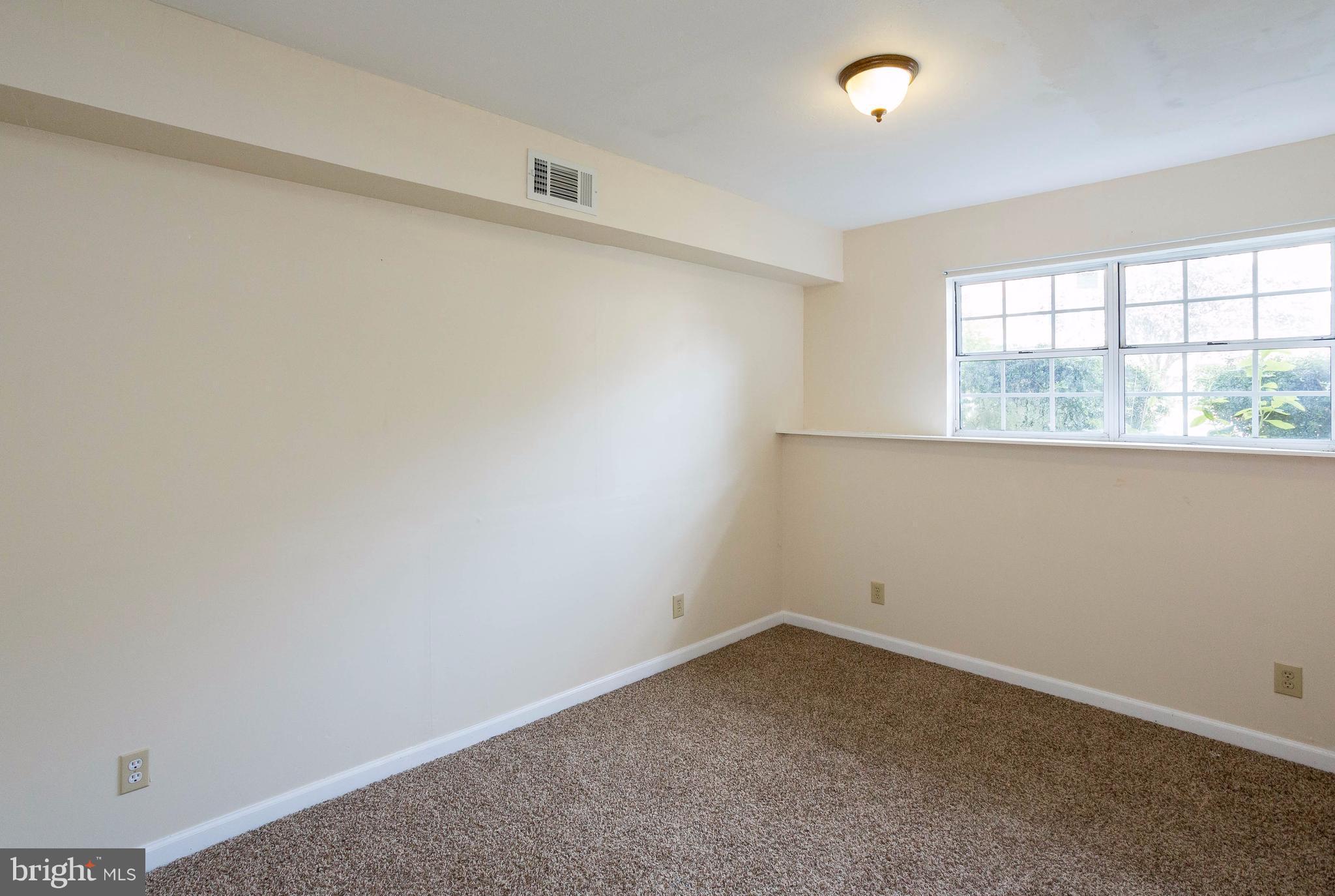 SPRING KNOLL - Residential