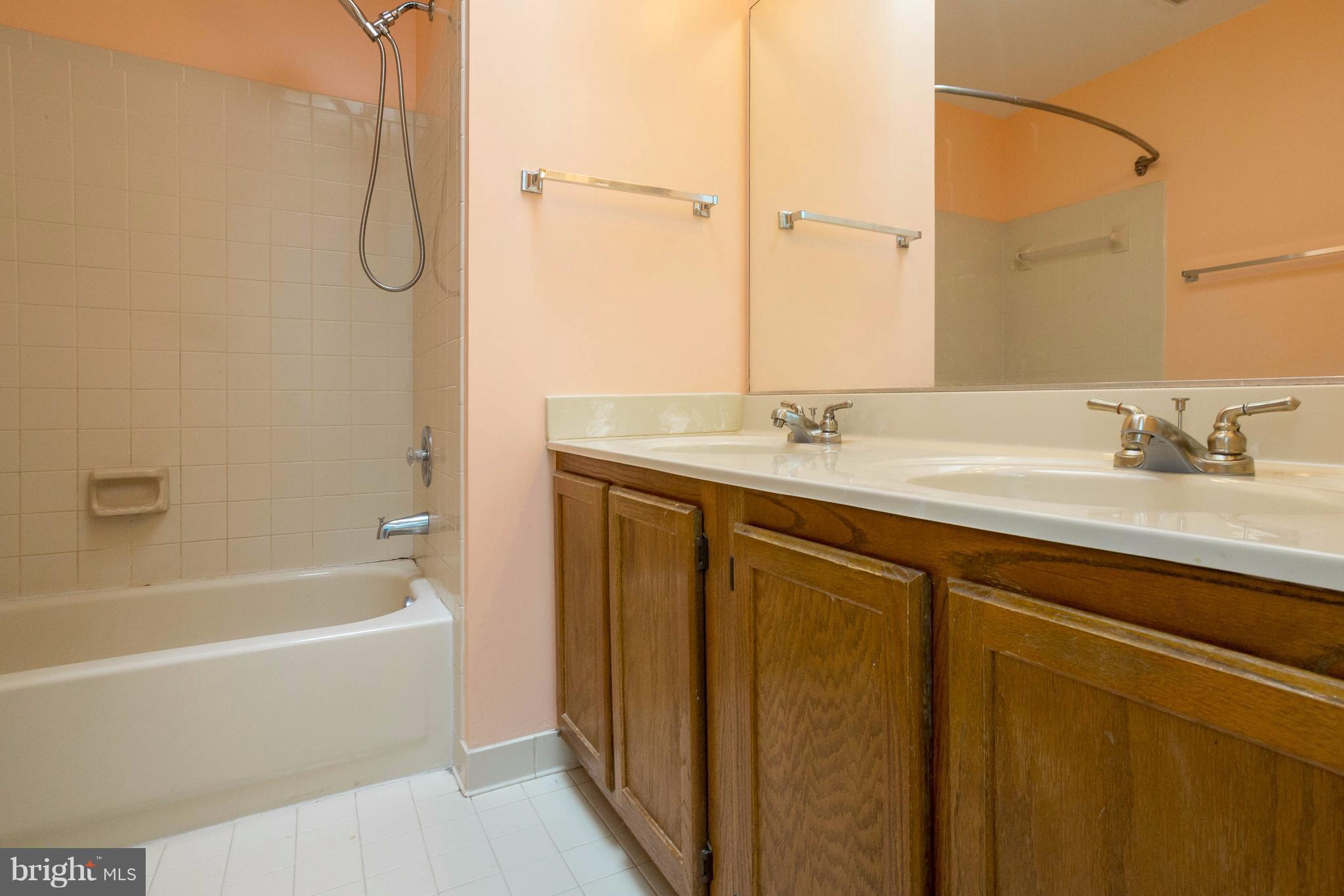 SPRING KNOLL - Residential