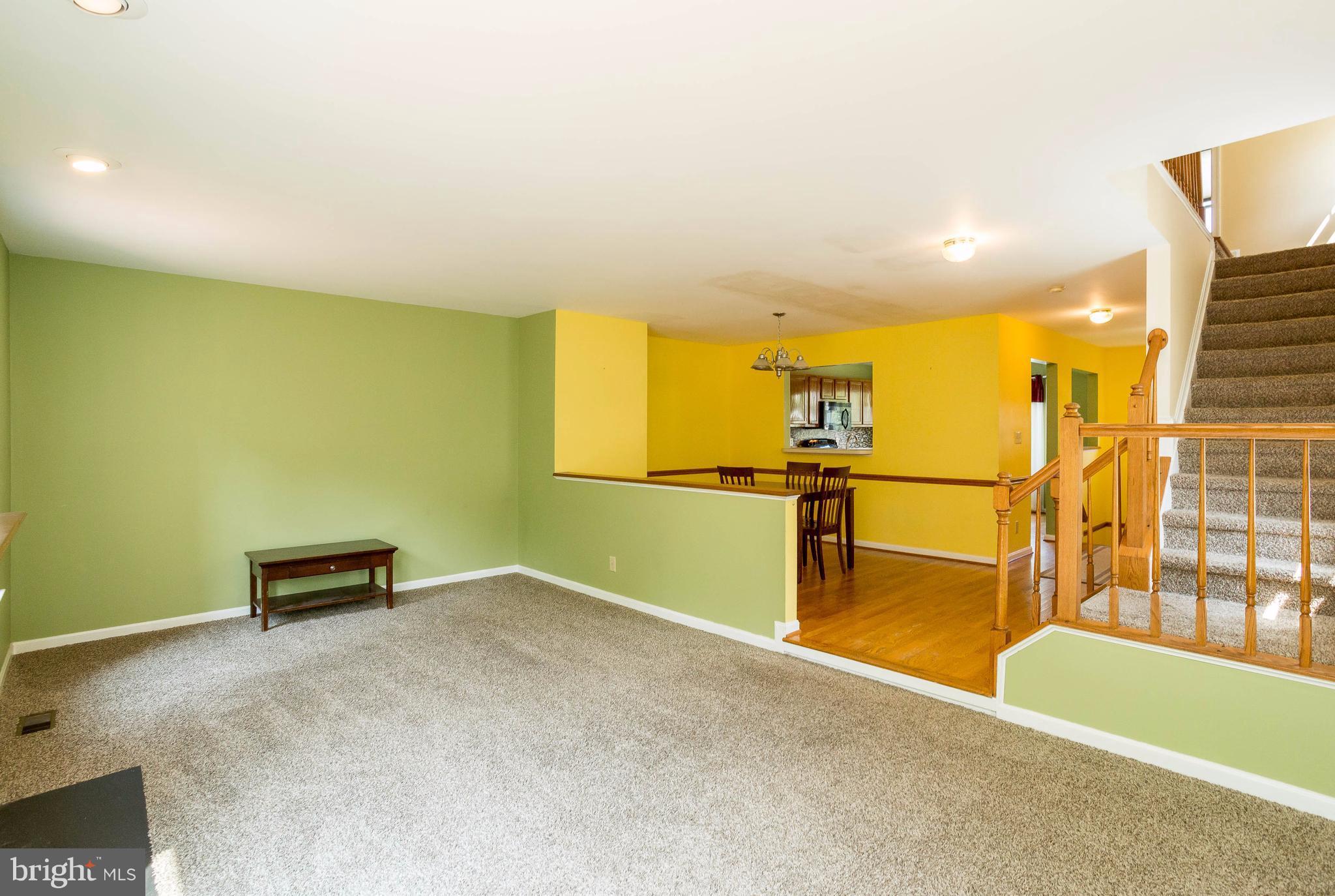 SPRING KNOLL - Residential