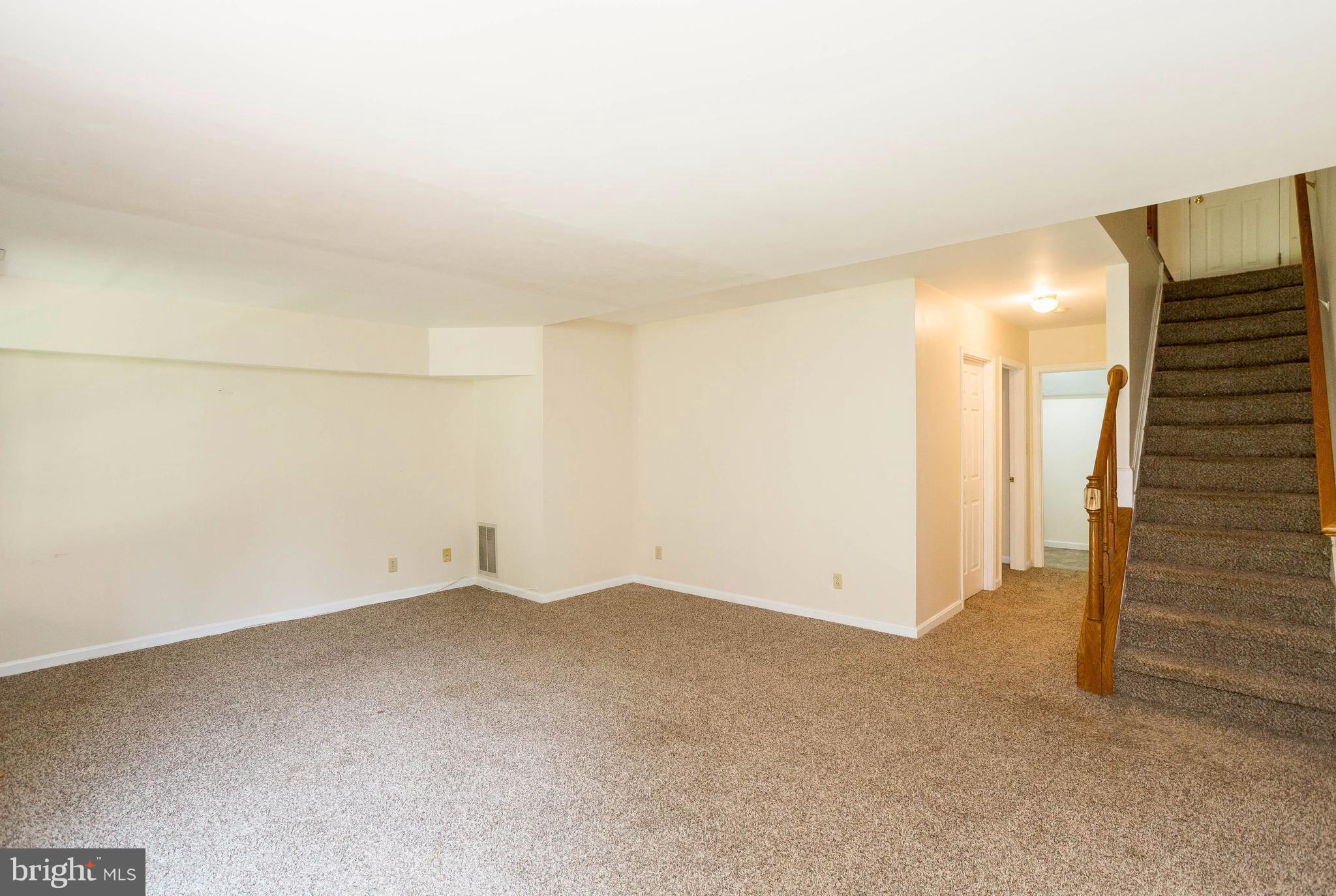 SPRING KNOLL - Residential