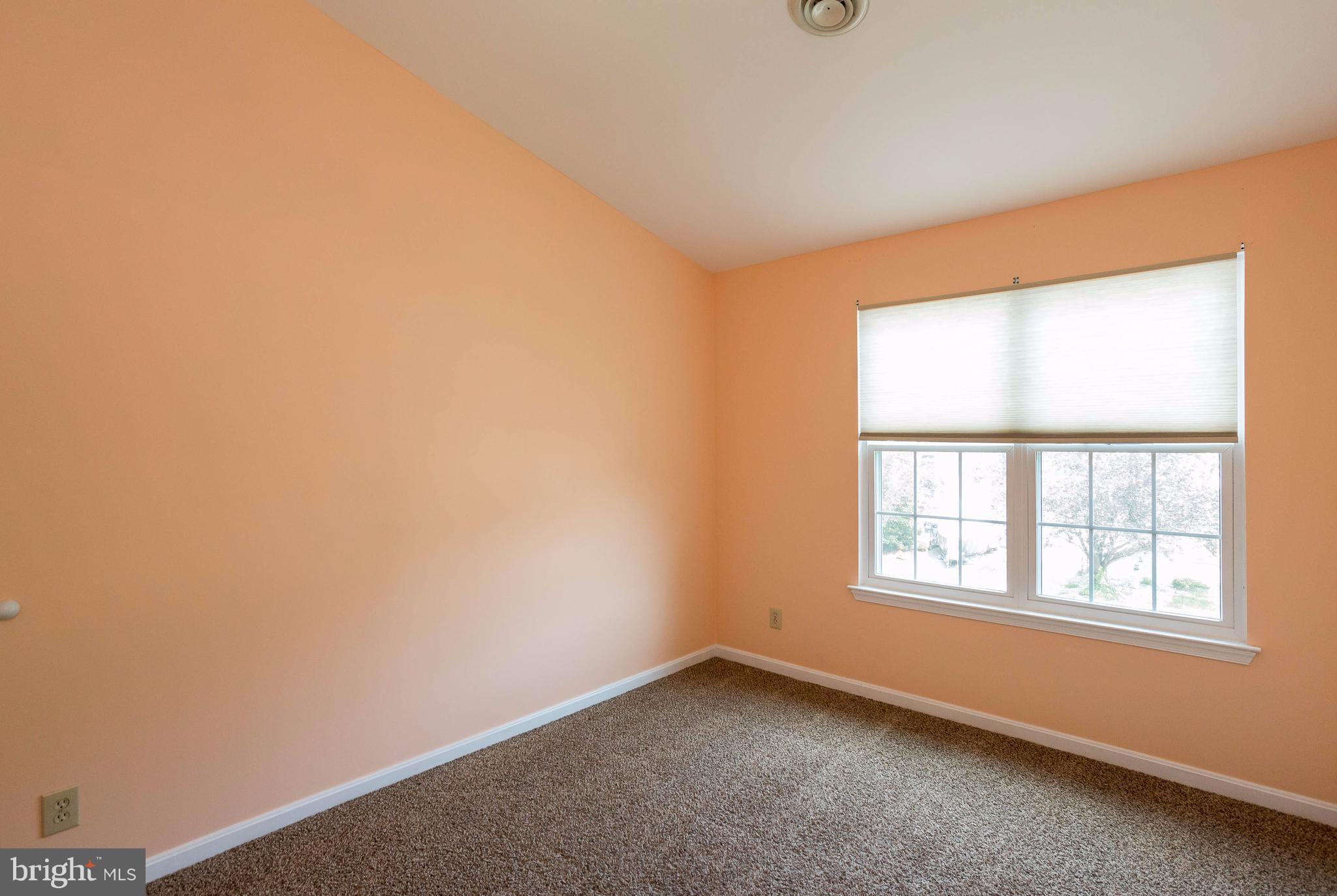 SPRING KNOLL - Residential