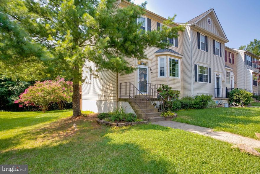 Spacious End Unit w/ 4BR/ 3.5BA  & over 2,200 fin sqft on 3 levels.  Wooden floors in entry, kitchen, dining, master bedroom &  upstairs hall.  Family room w/gas fireplace & sliding door to deck.   All 3 UL bedrooms have vaulted ceilings.  Master BA features dual sinks & skylight.  Fin LL w/ rec room , 4th BR((NTC) & full BA.  LL patio & private rear yard backing to trees.  Shed for extra storage!