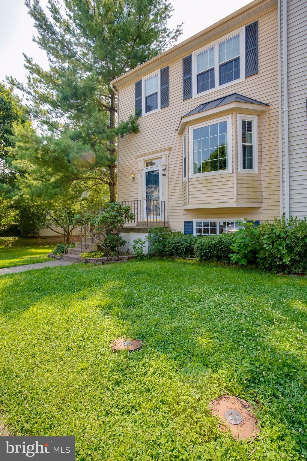 SPRING KNOLL - Residential