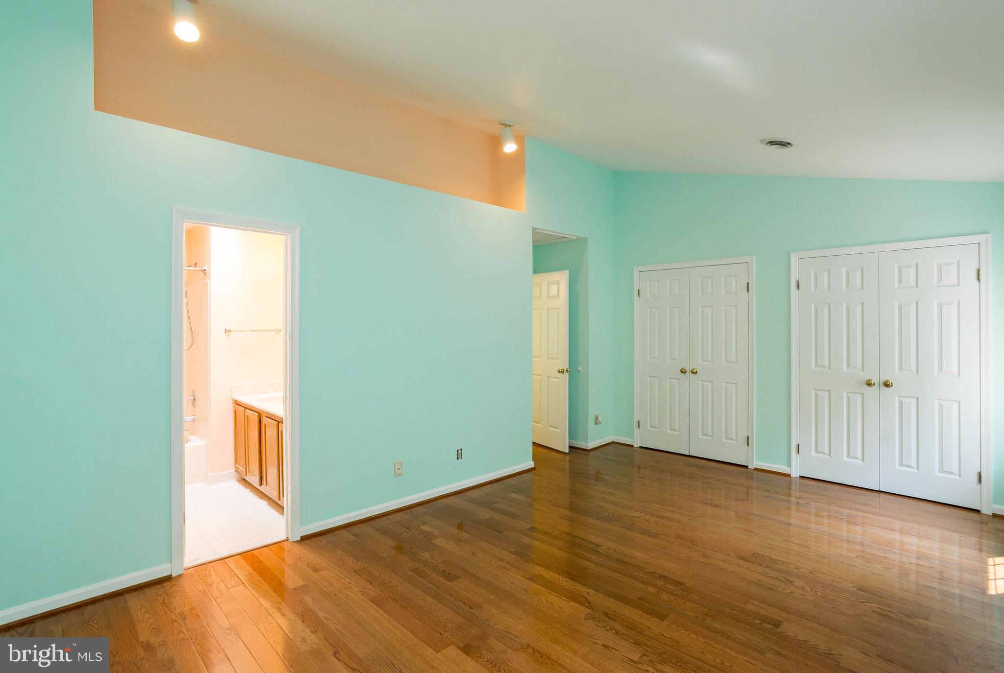 SPRING KNOLL - Residential