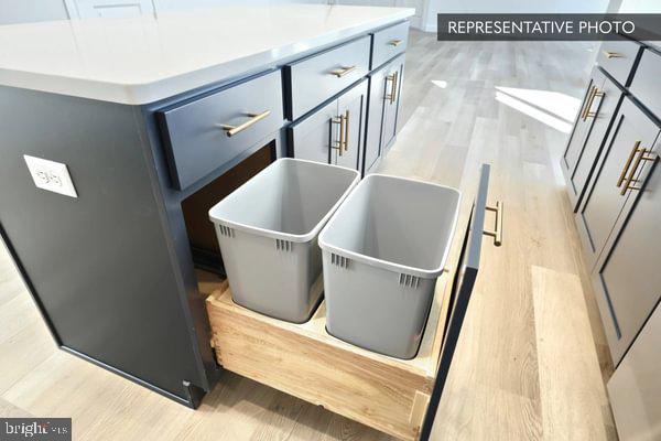 HICKORY POINTE - Residential