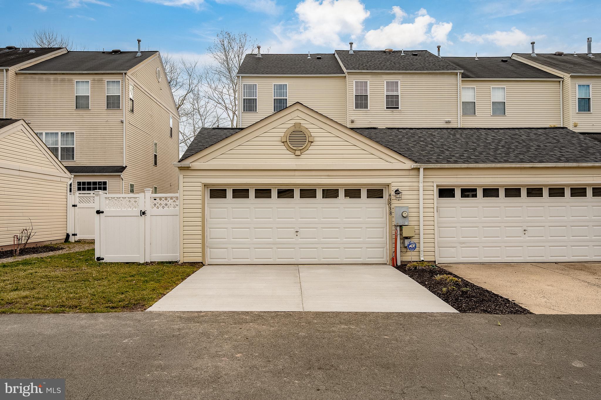 SOUTH RIDING - Residential