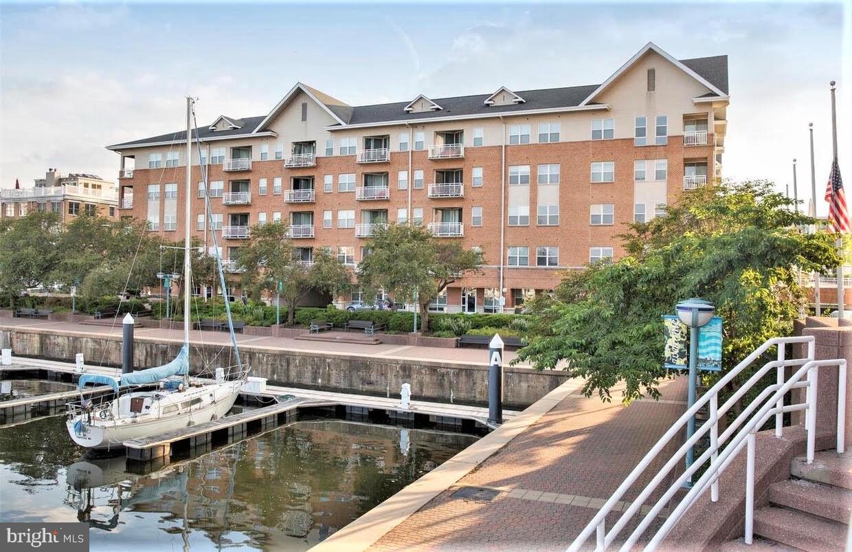 PIERSIDE AT HARBORVIEW - Residential Lease