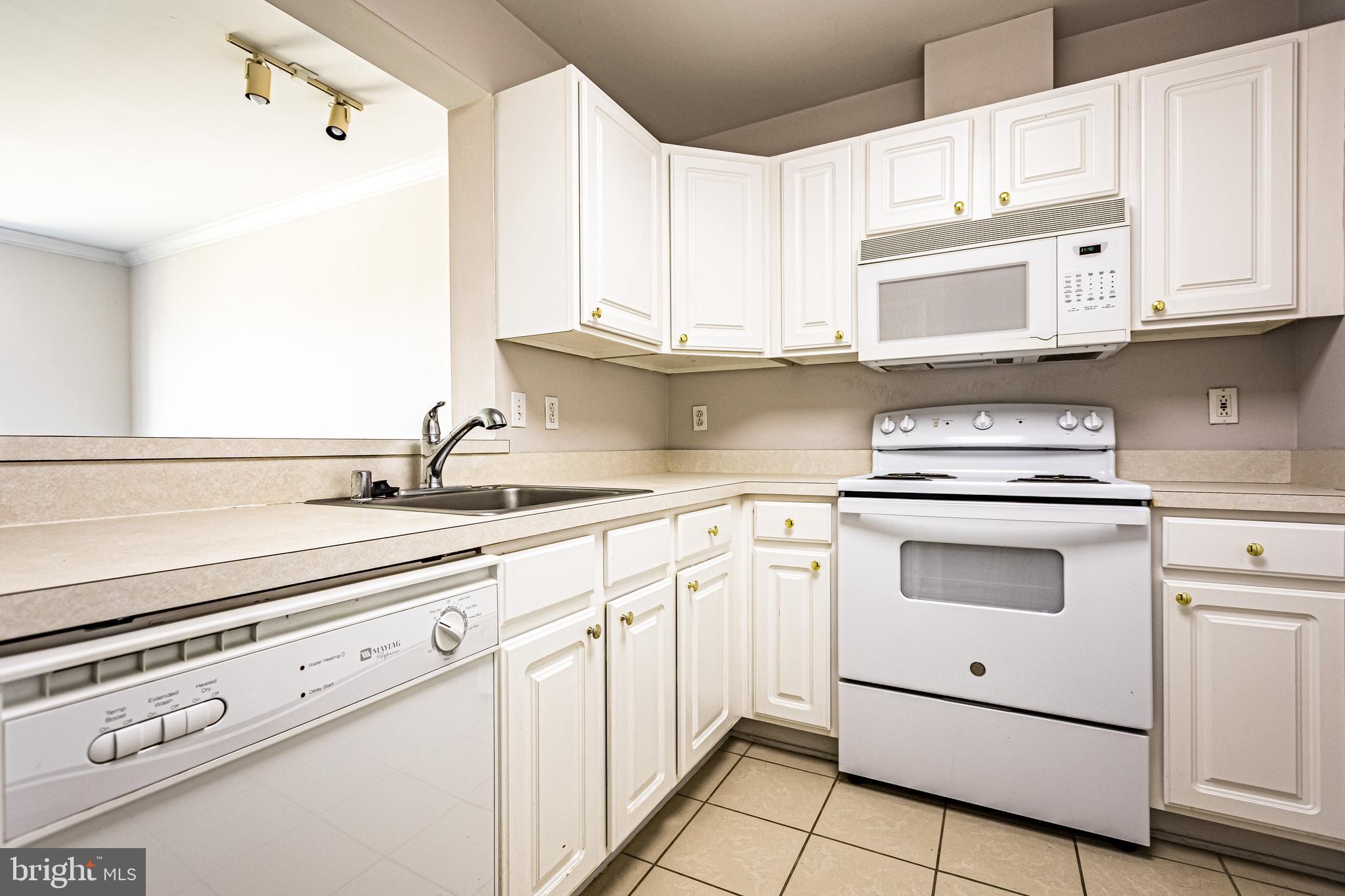 PIERSIDE AT HARBORVIEW - Residential Lease