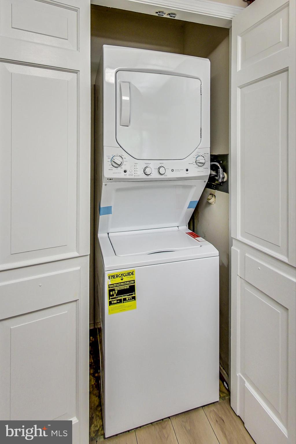 CENTER COURT - Residential Lease