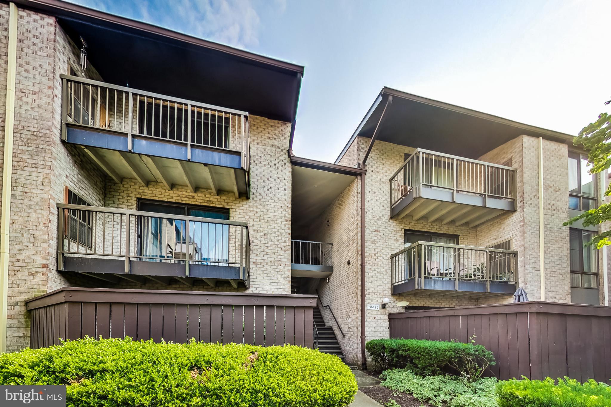 CENTER COURT - Residential Lease