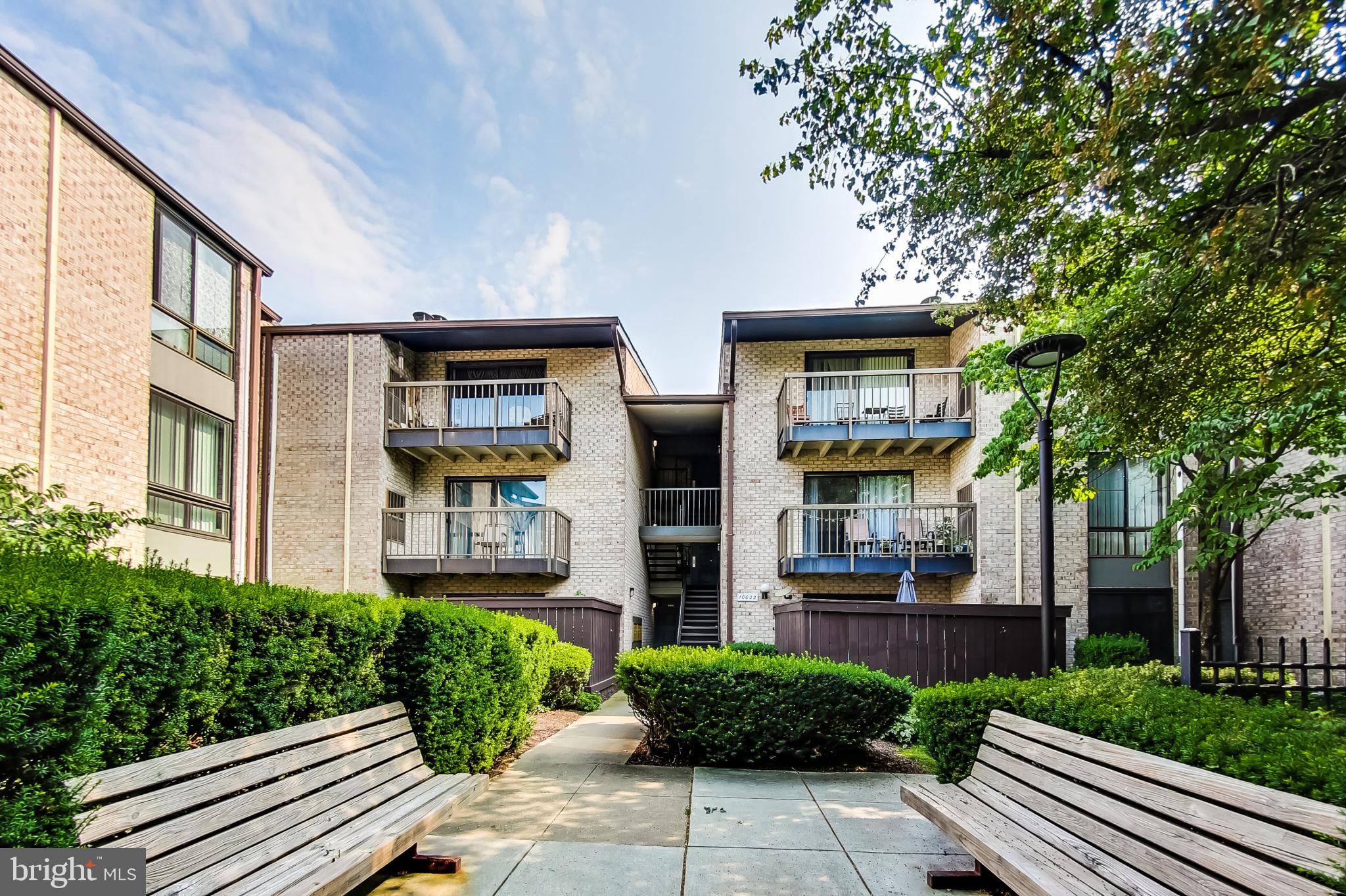 CENTER COURT - Residential Lease