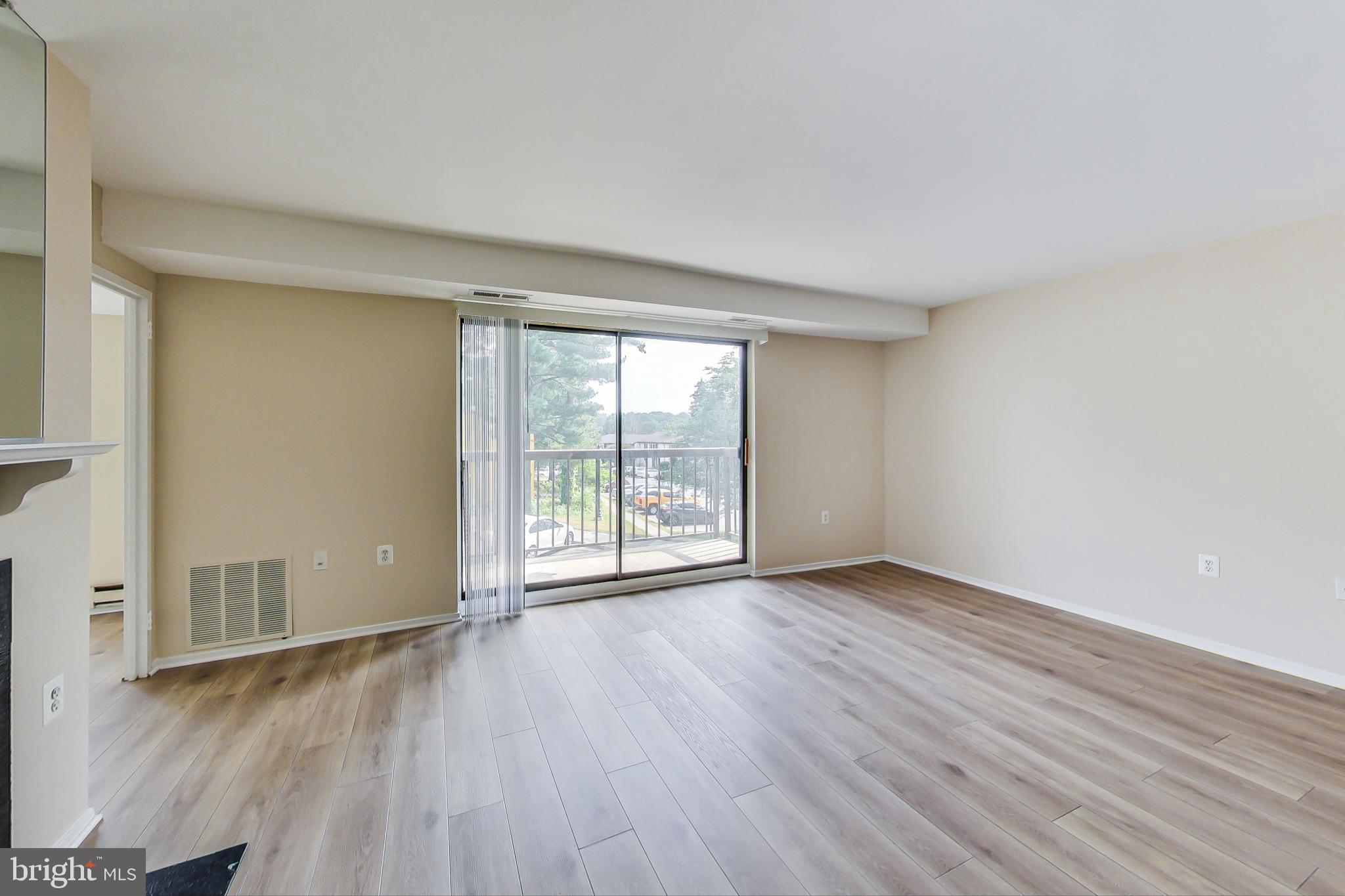 CENTER COURT - Residential Lease