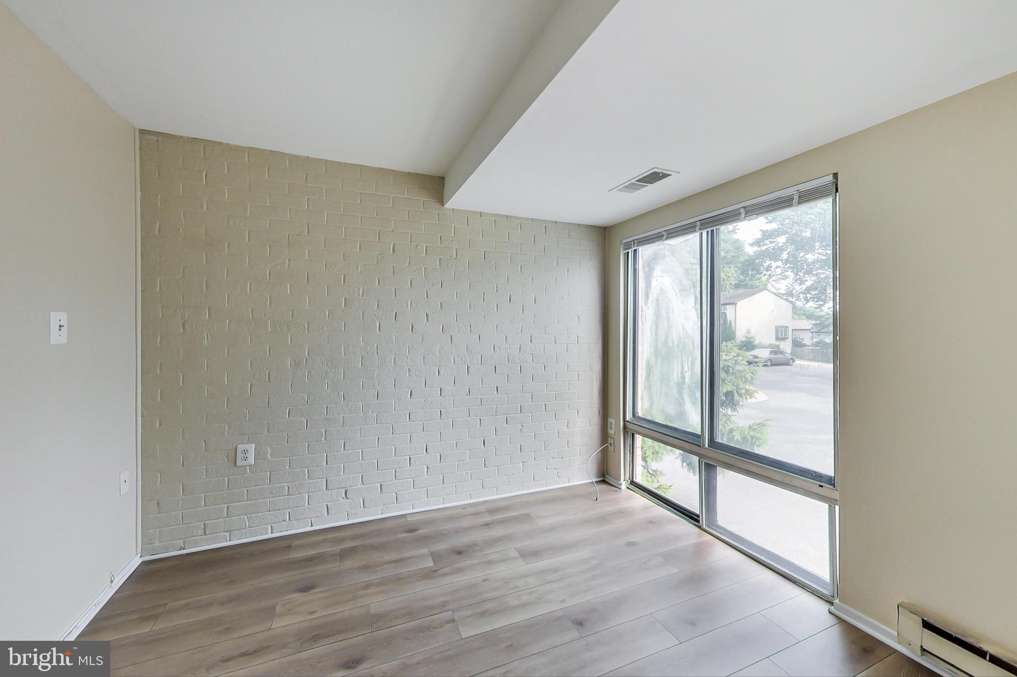 CENTER COURT - Residential Lease