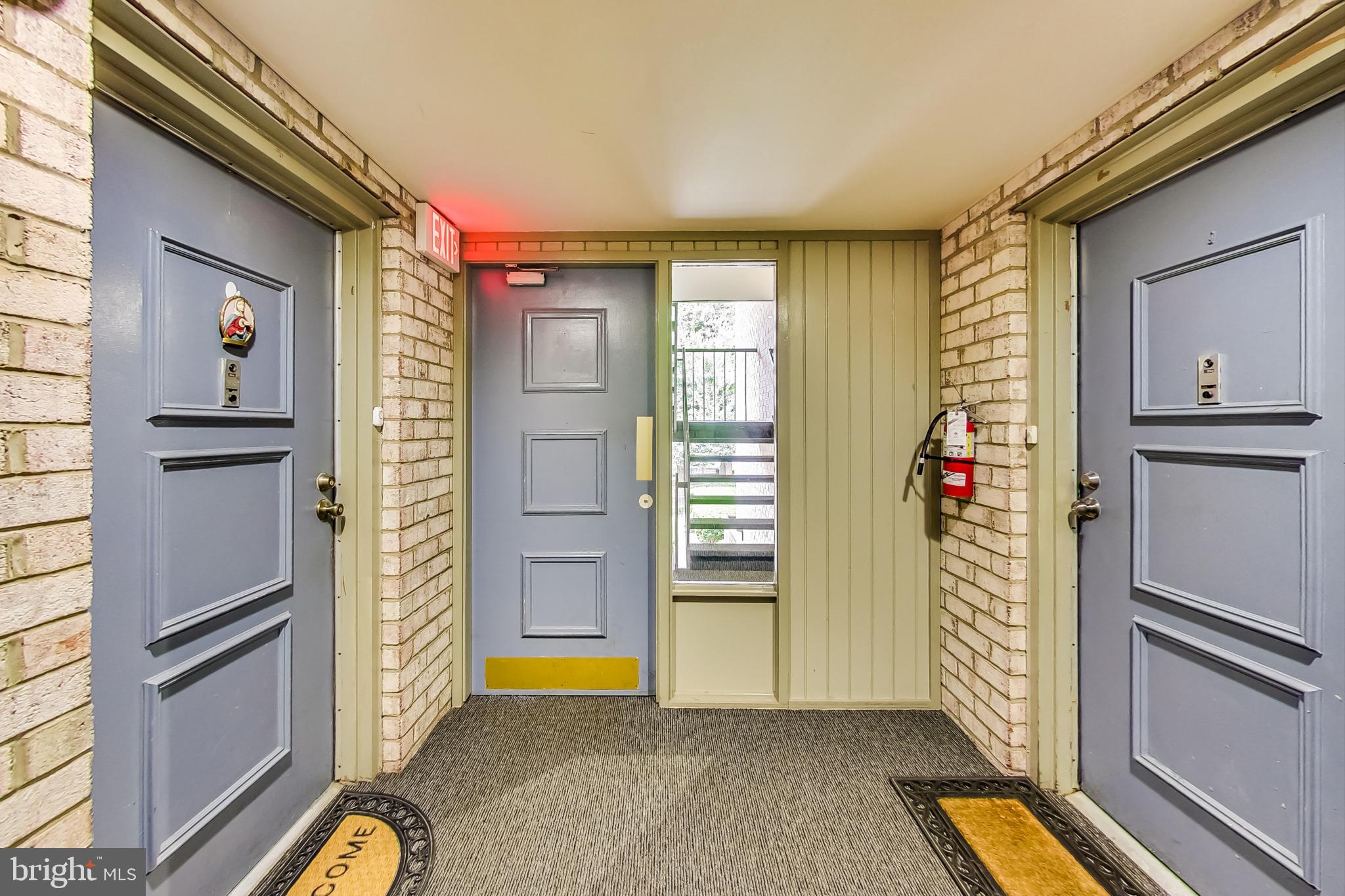 CENTER COURT - Residential Lease