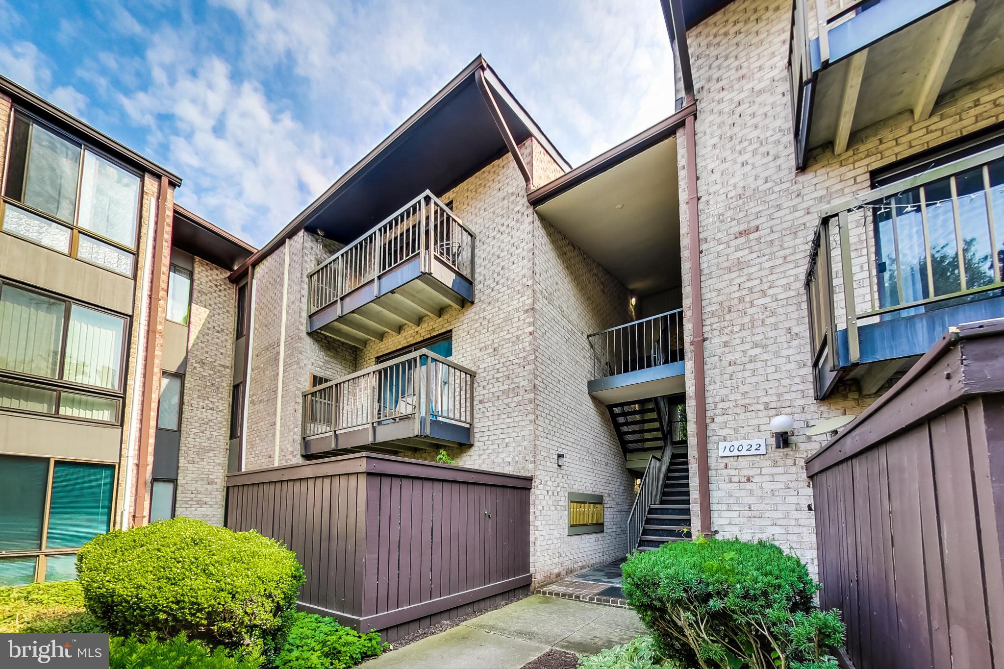 CENTER COURT - Residential Lease