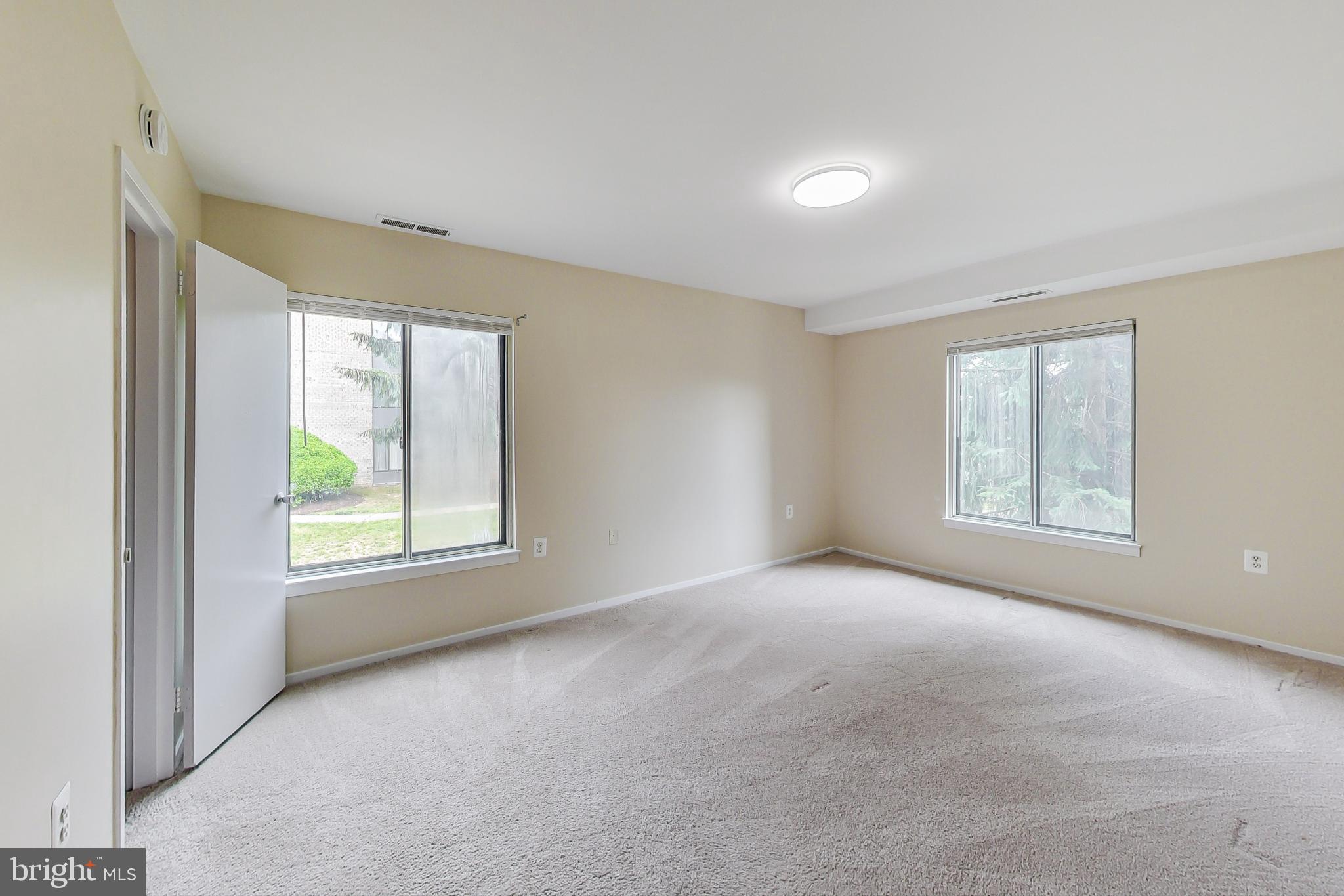 CENTER COURT - Residential Lease