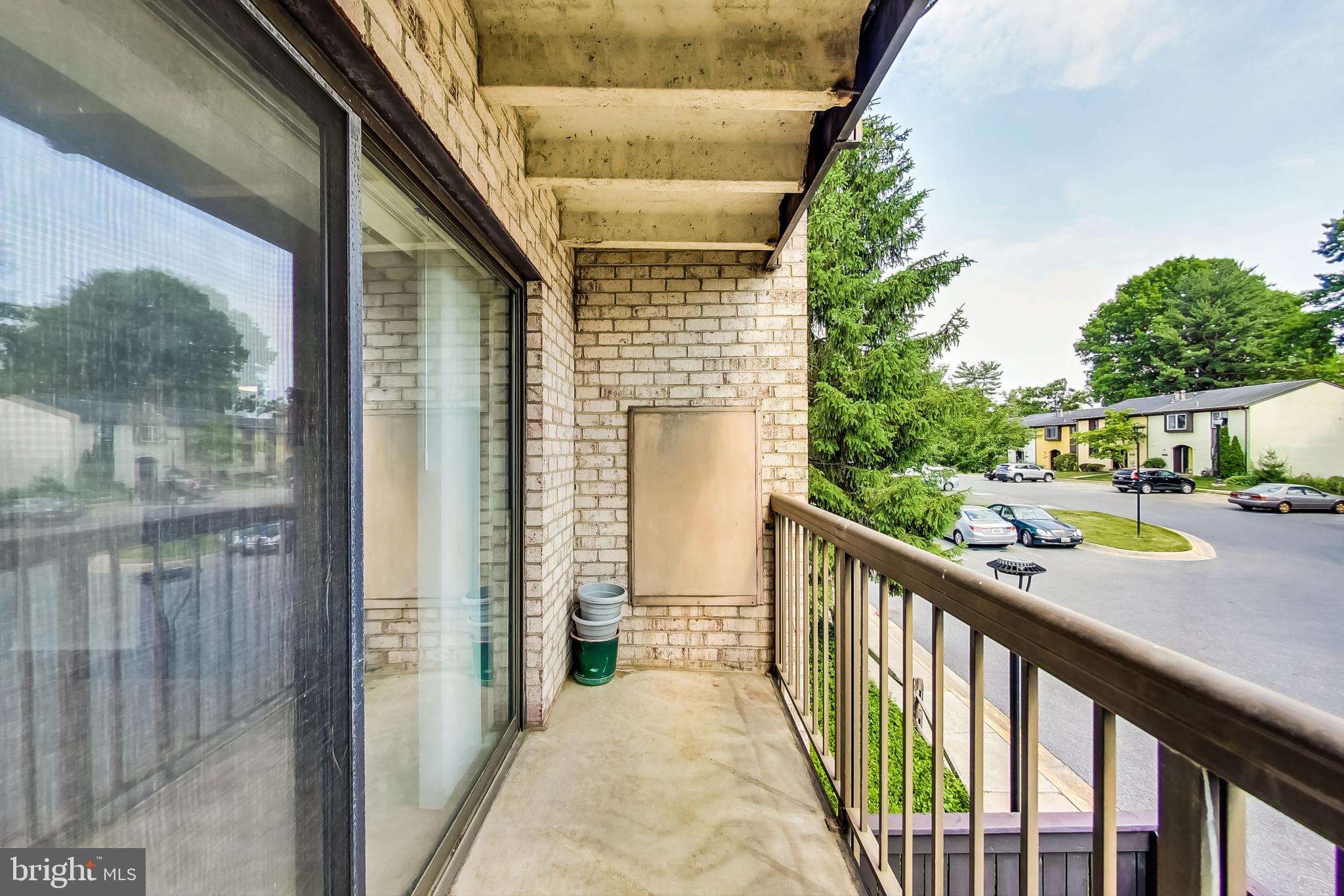 CENTER COURT - Residential Lease