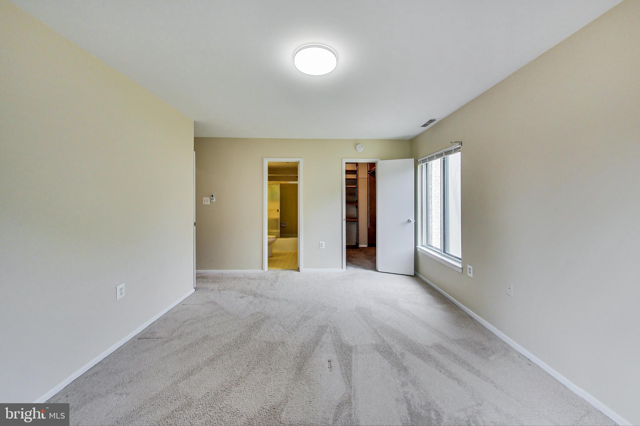 CENTER COURT - Residential Lease