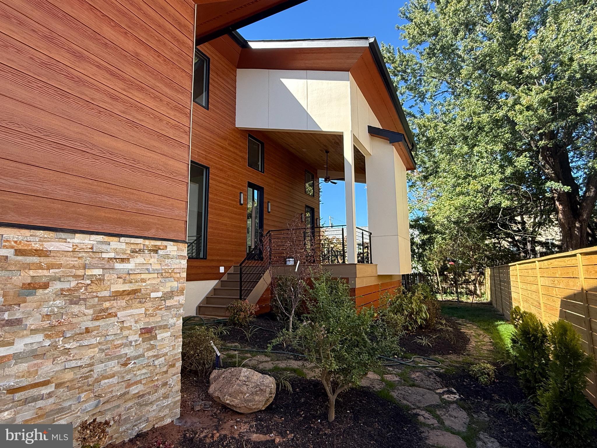 6816 DEAN DRIVE