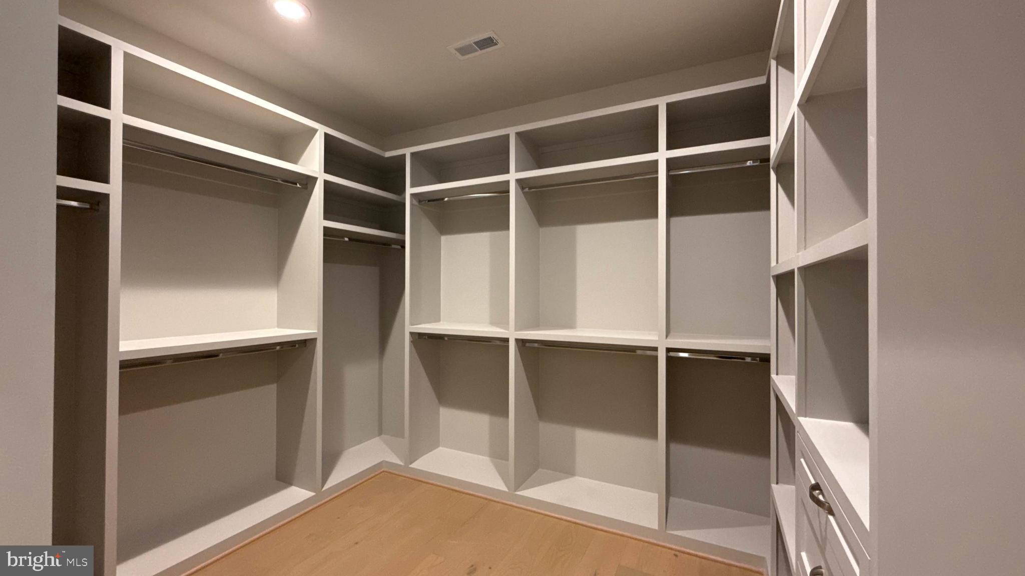 DEVON PARK - Residential