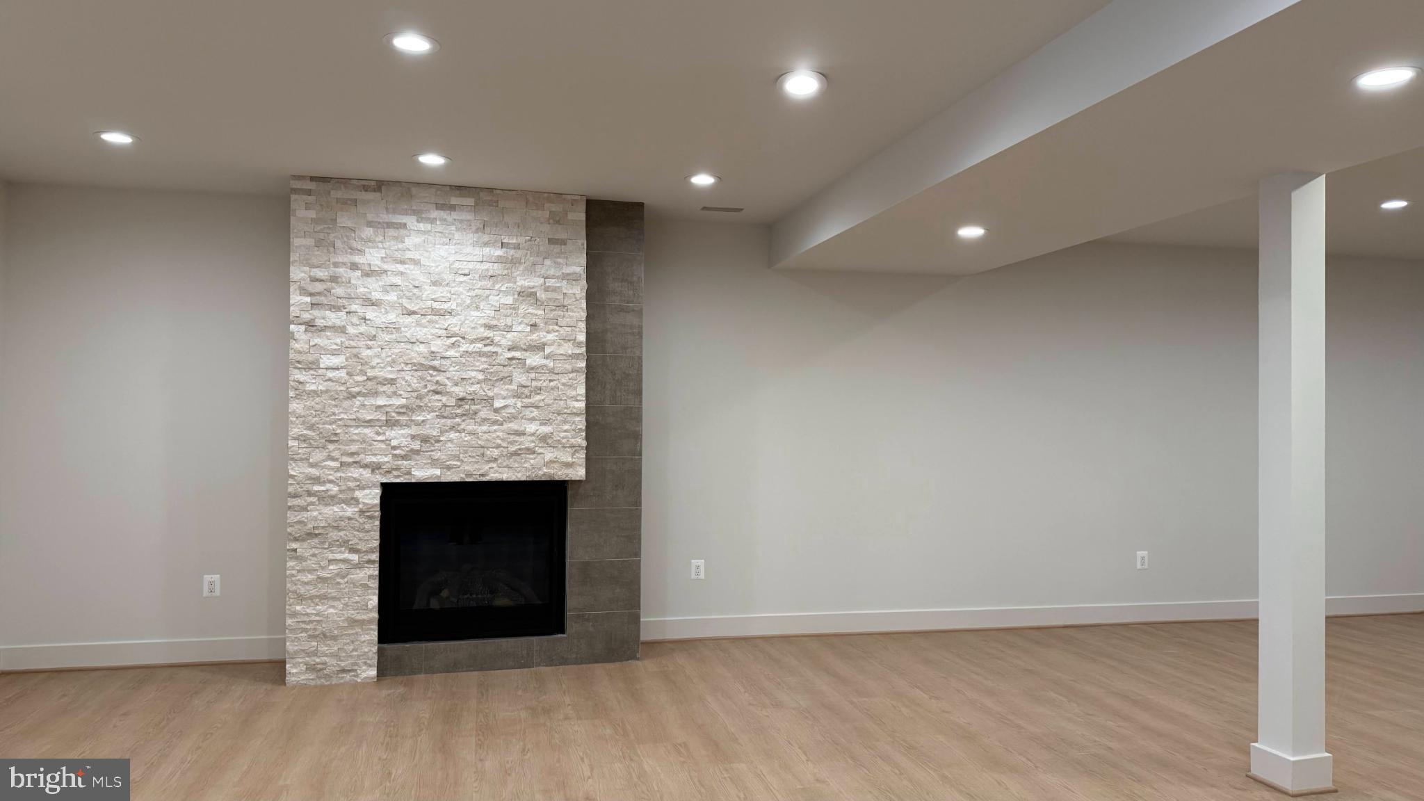 DEVON PARK - Residential