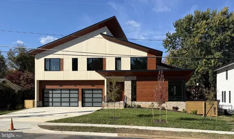 6816 Dean Drive, McLean, VA MLS: VAFX2269240