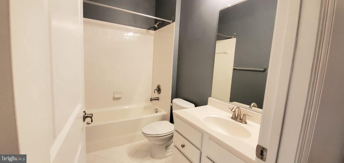 POTOMAC CLUB CONDOMINIUMS - Residential Lease