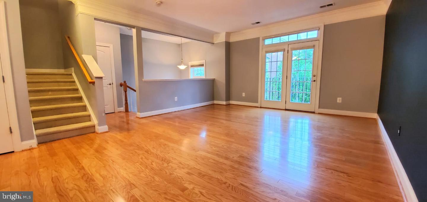 POTOMAC CLUB CONDOMINIUMS - Residential Lease