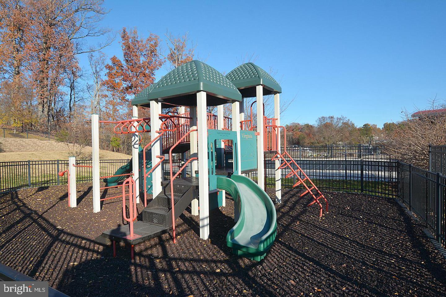 POTOMAC CLUB CONDOMINIUMS - Residential Lease