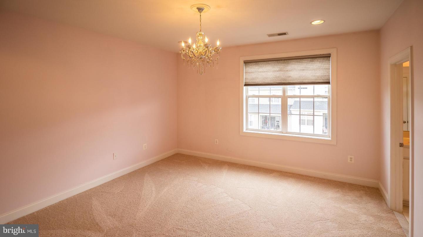 POTOMAC CLUB CONDOMINIUMS - Residential Lease