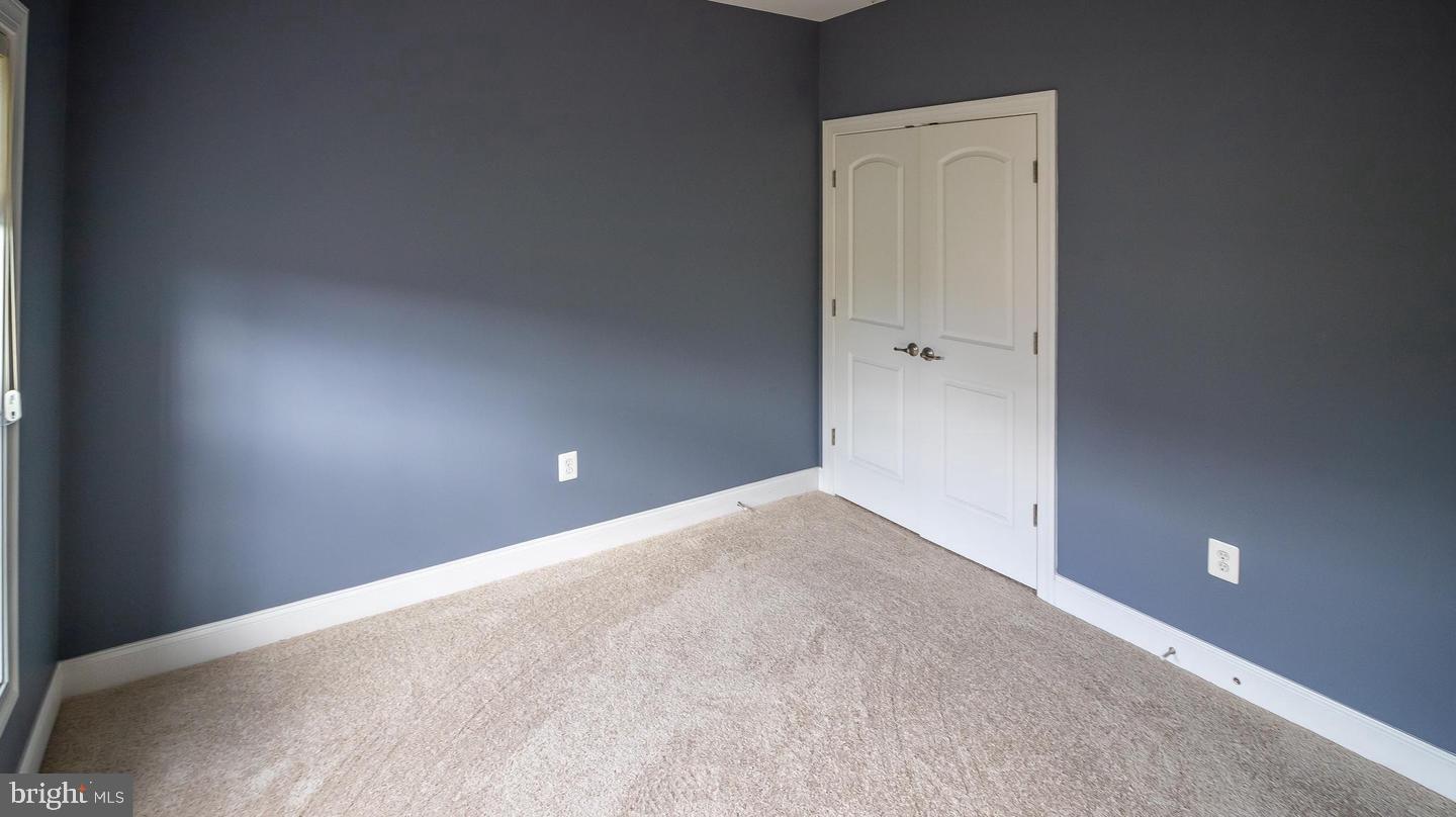 POTOMAC CLUB CONDOMINIUMS - Residential Lease